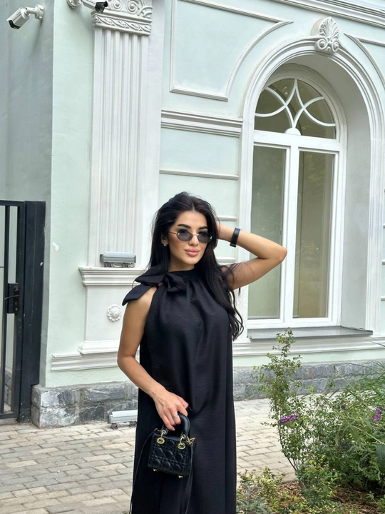 Ayollar ko‘ylagi, zig‘ir matosidan tikilgan, uzun, keng, bo‘ynida bantli, yozgi, 42-52 ga mos keladi