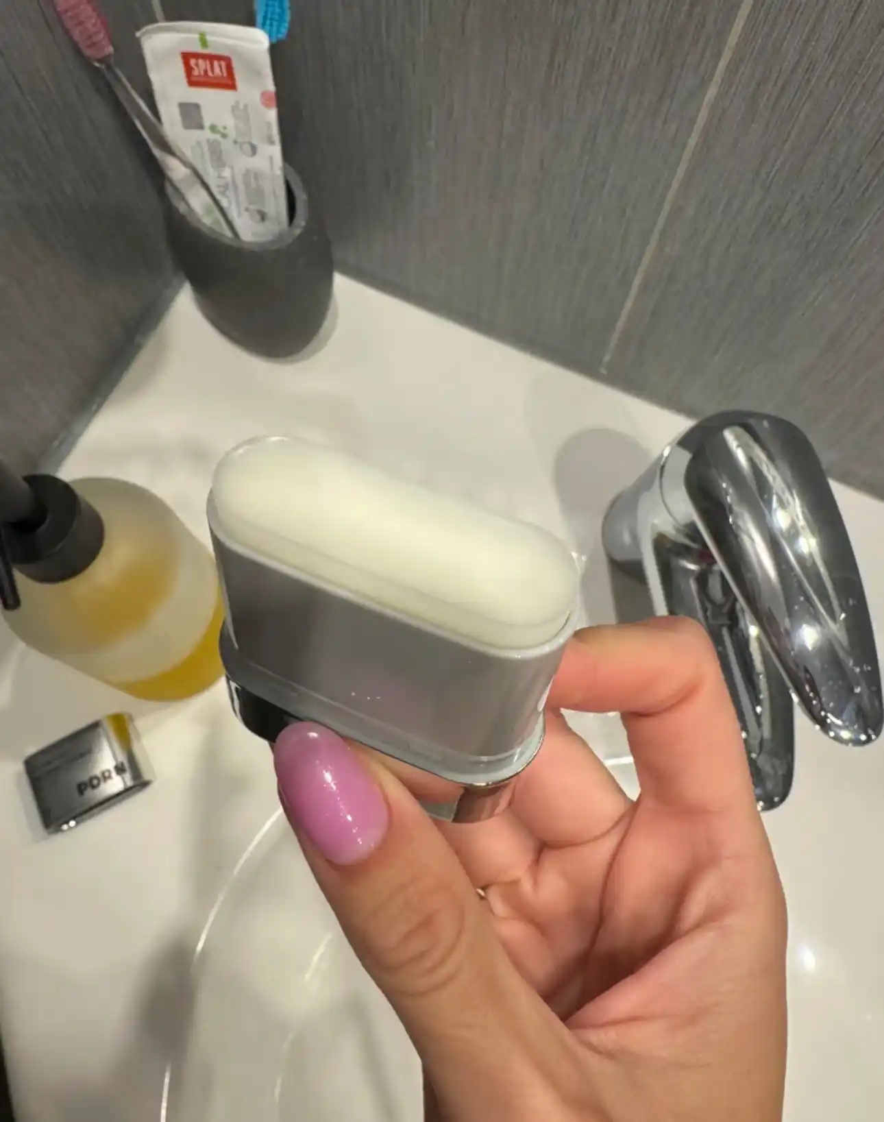 PDRN bilan VT Cosmetics yuz uchun zardobi, yoshartiruvchi, mustahkamlovchi, peptidlar va seramidlar bilan