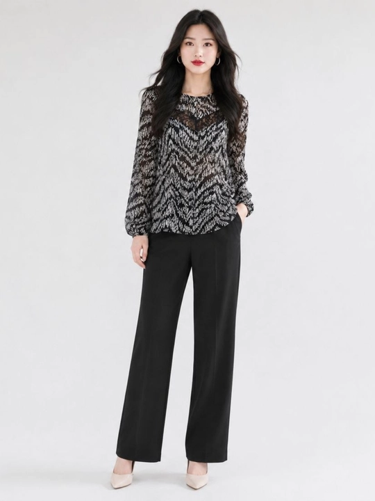 Forever 21 ayollar uchun yarim shaffof bluzka, ajur detal va milliy print bilan