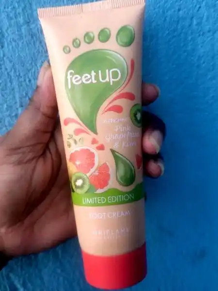 Pushti greypfrut va kivi qo‘shilgan oyoq uchun tetiklashtiruvchi Feet Up kremi, 75 ml