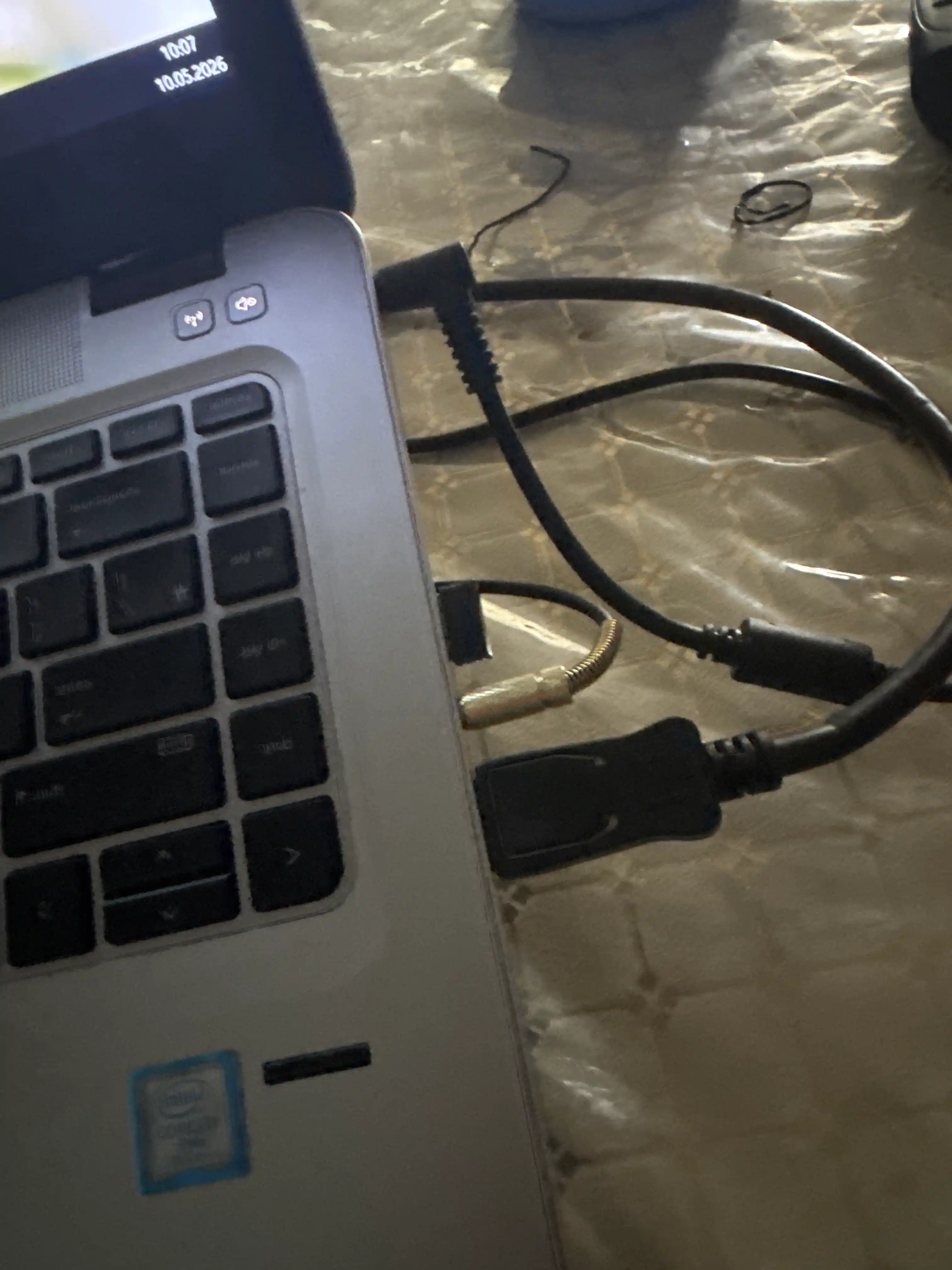 Avtomobil va audio qurilmalar uchun HQ sifatli, 3.5 mm mini jack 3 metrli AUX prujinali kabel