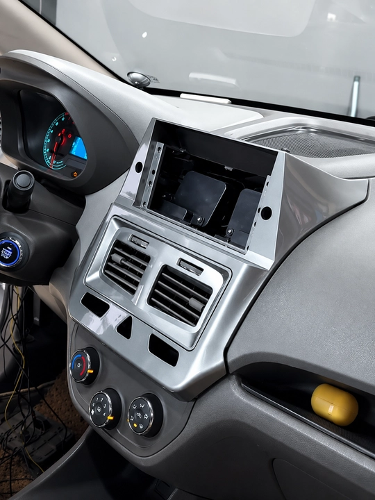 Avto magnitafon UNISTAR Z70/Z90 12.3 dyuymli sensorli ekran, Bluetooth, USB, FM radio