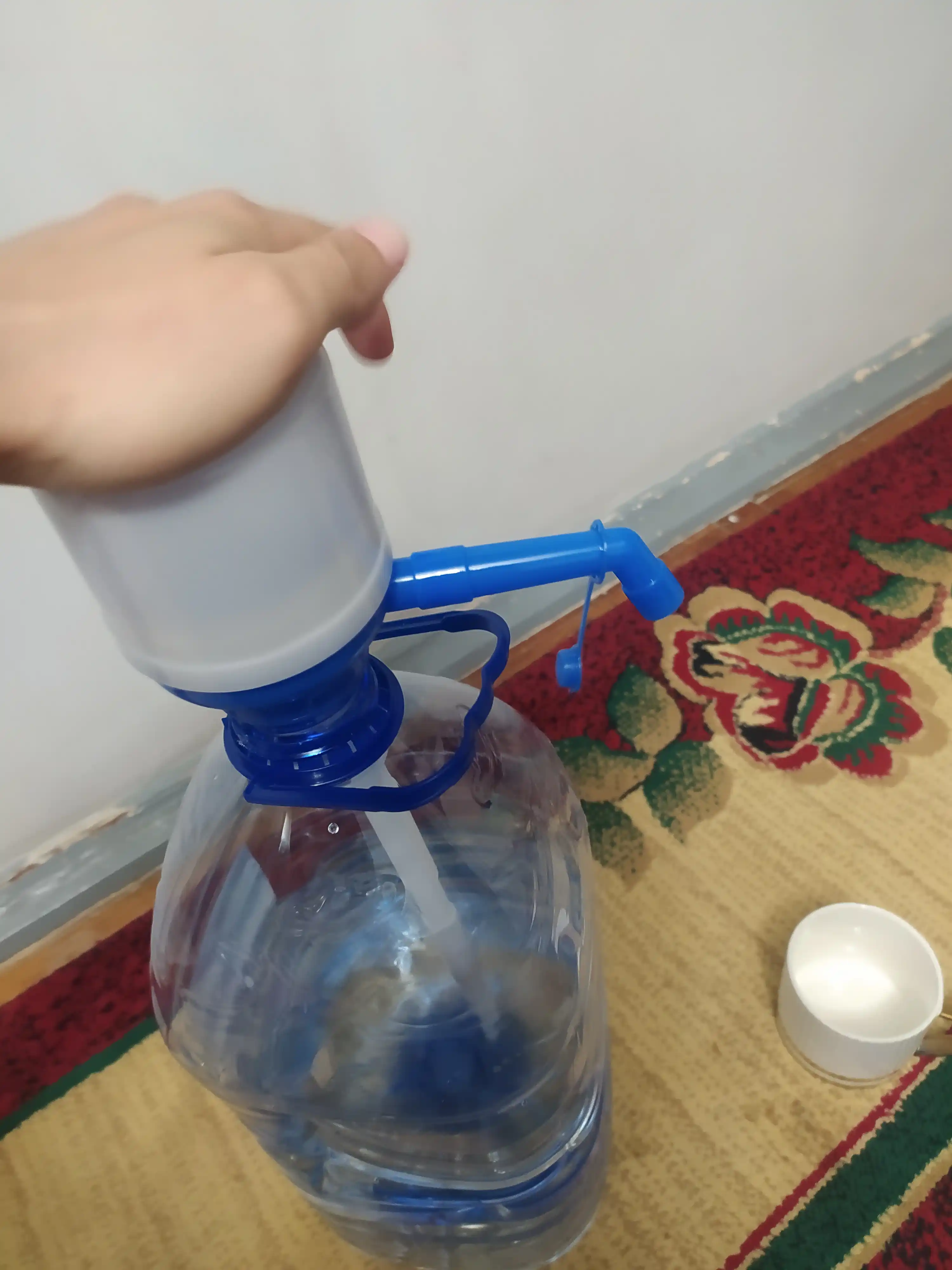 Помпа для воды, механическая подходит для бутылей 5, 10, 19 и 20 литров