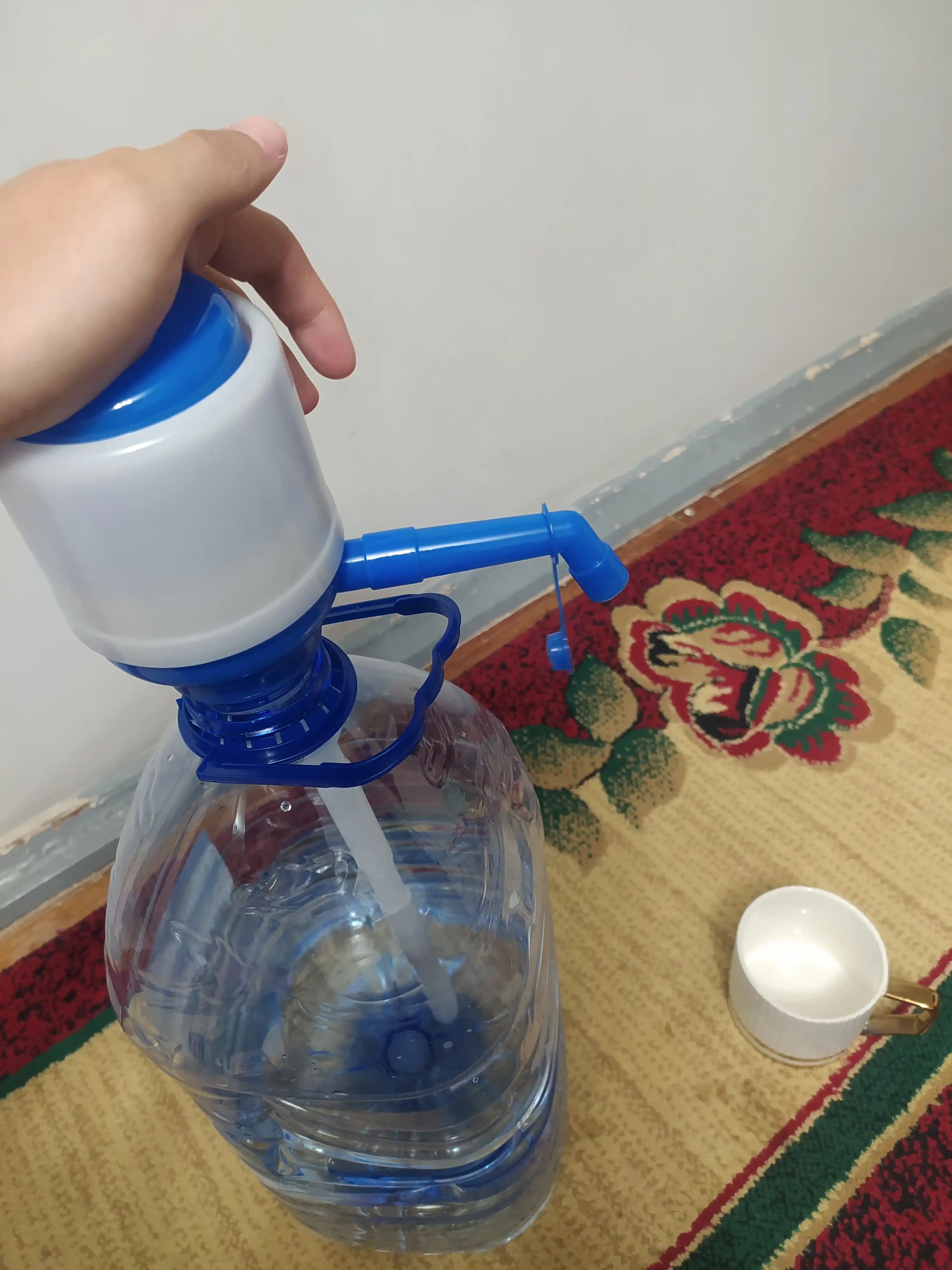Помпа для воды, механическая подходит для бутылей 5, 10, 19 и 20 литров