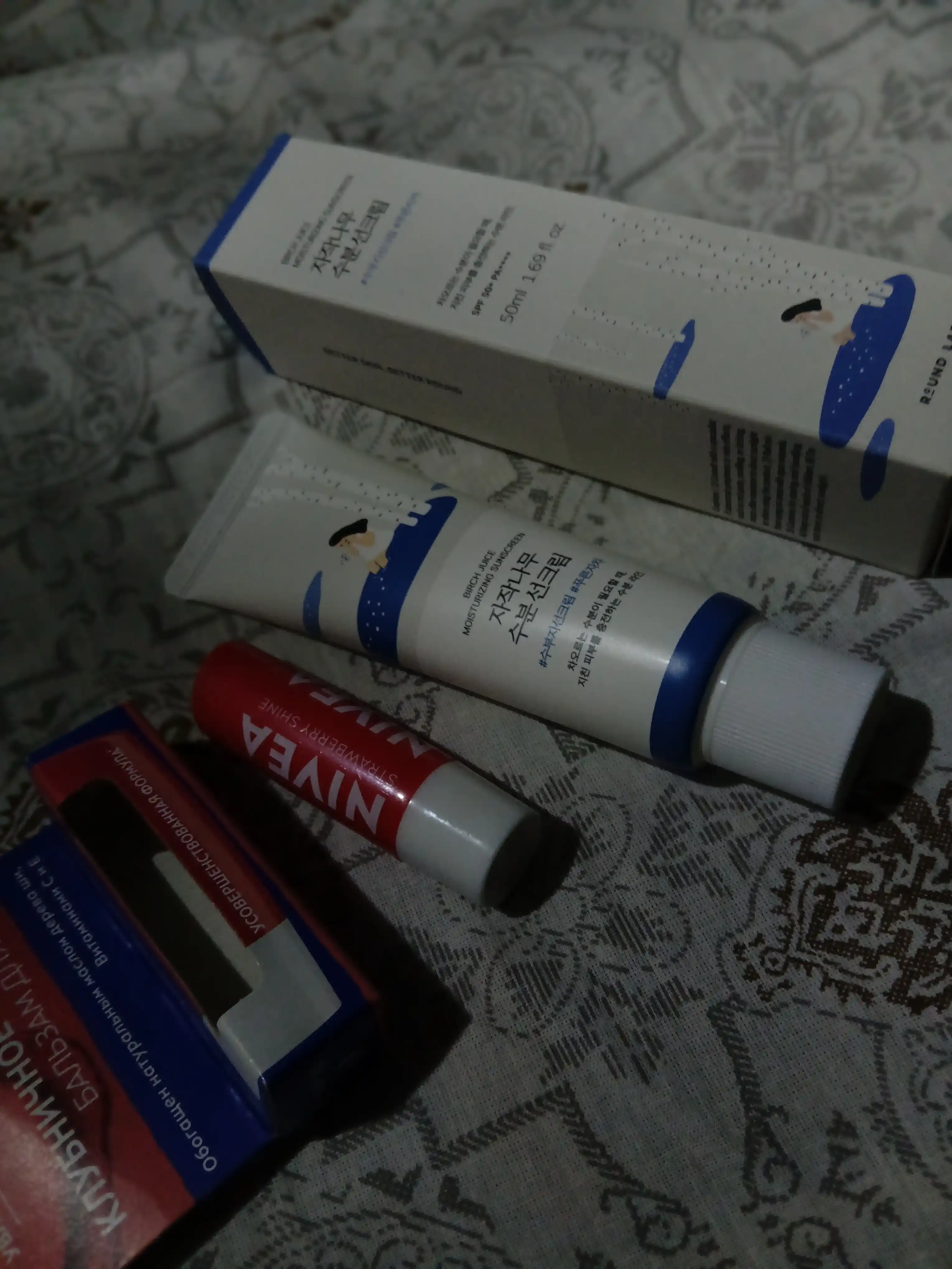NIVEA lablar uchun balzam, qulupnay porlashi, 4.8 gr