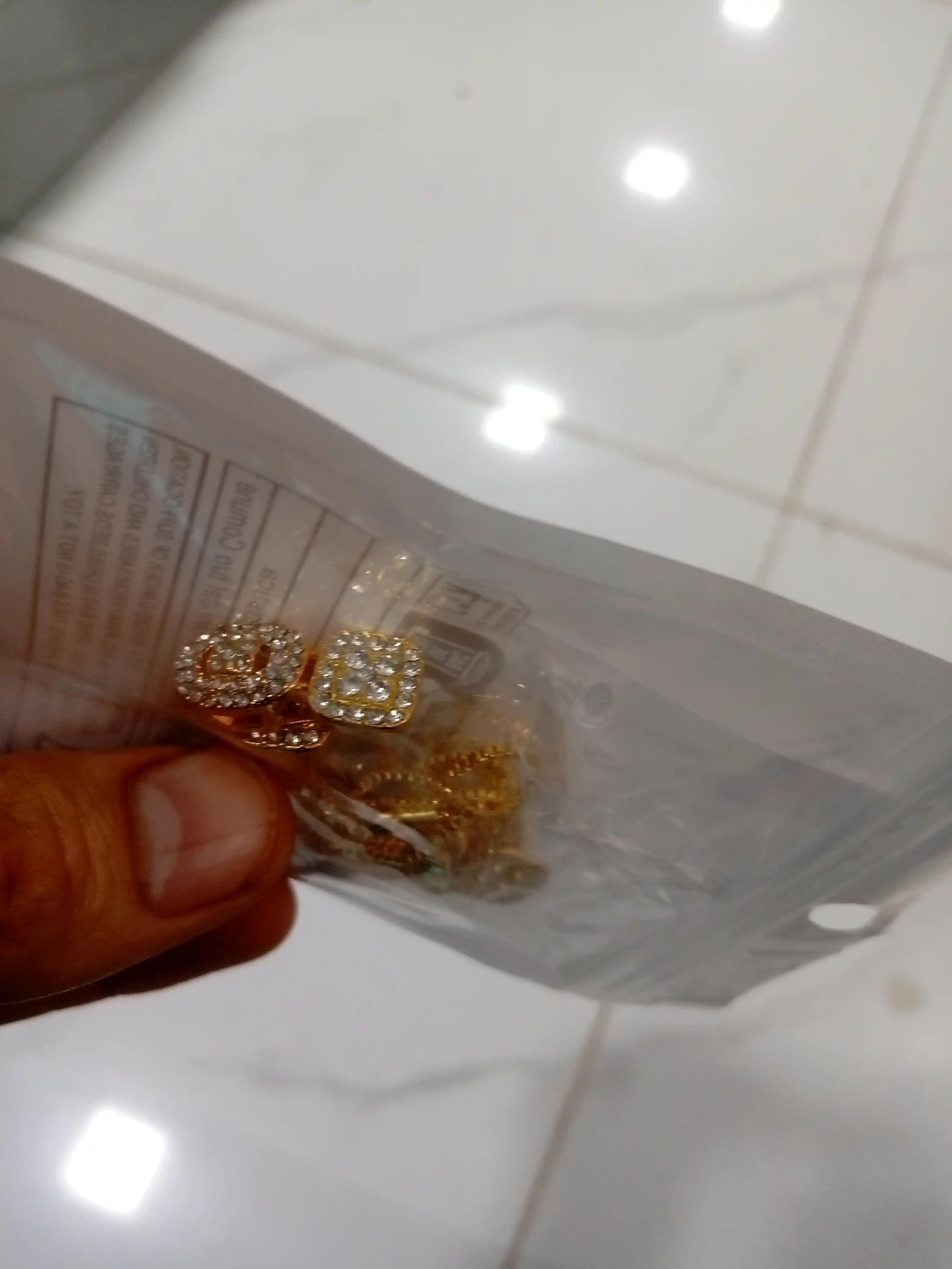 Ayollar bezaklari to‘plami, bezaklar kolleksiyasi