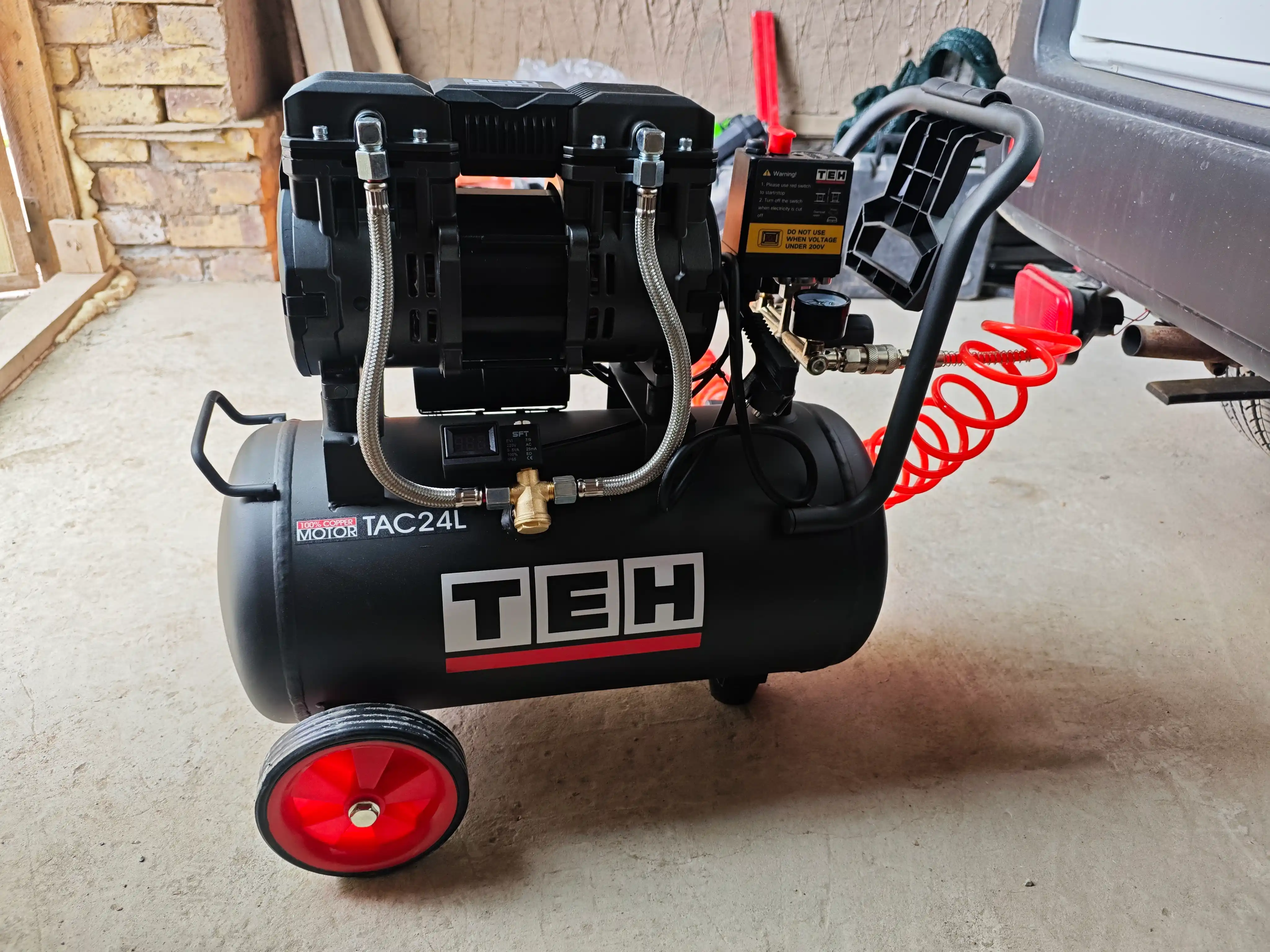 Компрессор воздушный безмасляный TEH TAC24L, 2850 оборотов в минуту, 1500 Вт, 24 л, 8 бар