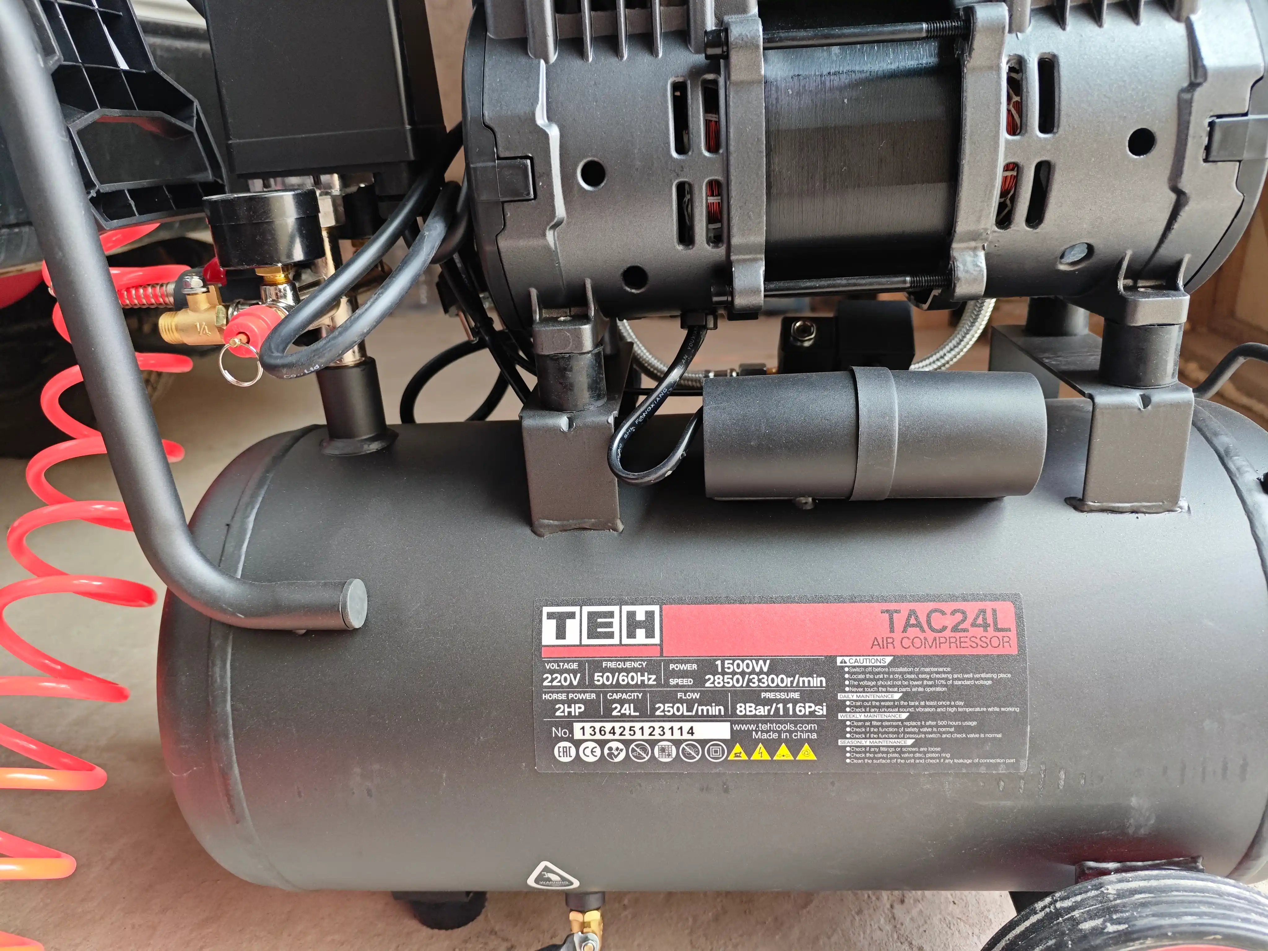Компрессор воздушный безмасляный TEH TAC24L, 2850 оборотов в минуту, 1500 Вт, 24 л, 8 бар