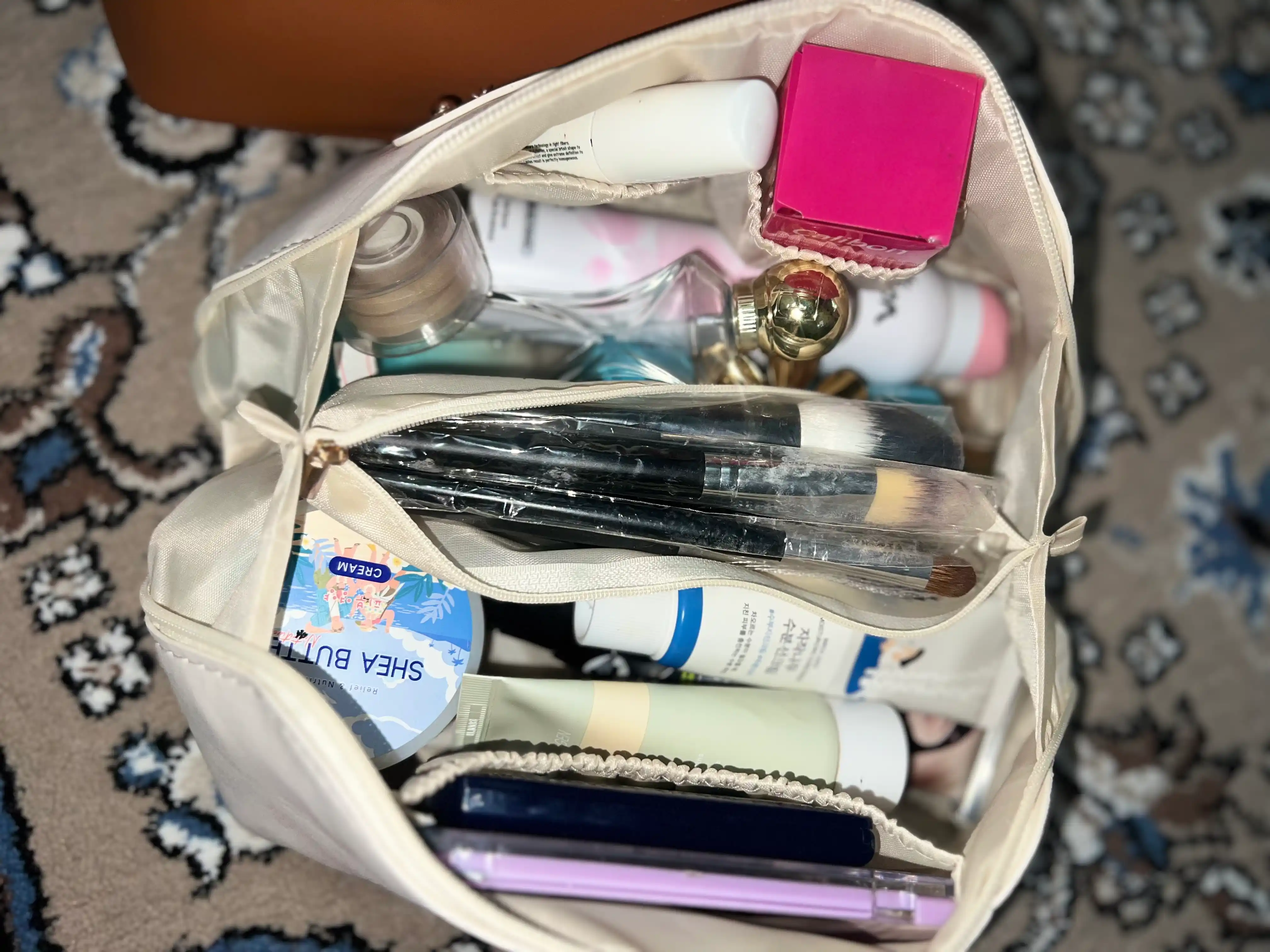 Ayollar kosmetik sumkasi, ayollar uchun sumka, kosmetik sumka, sun'iy gullar, kosmetik sumka