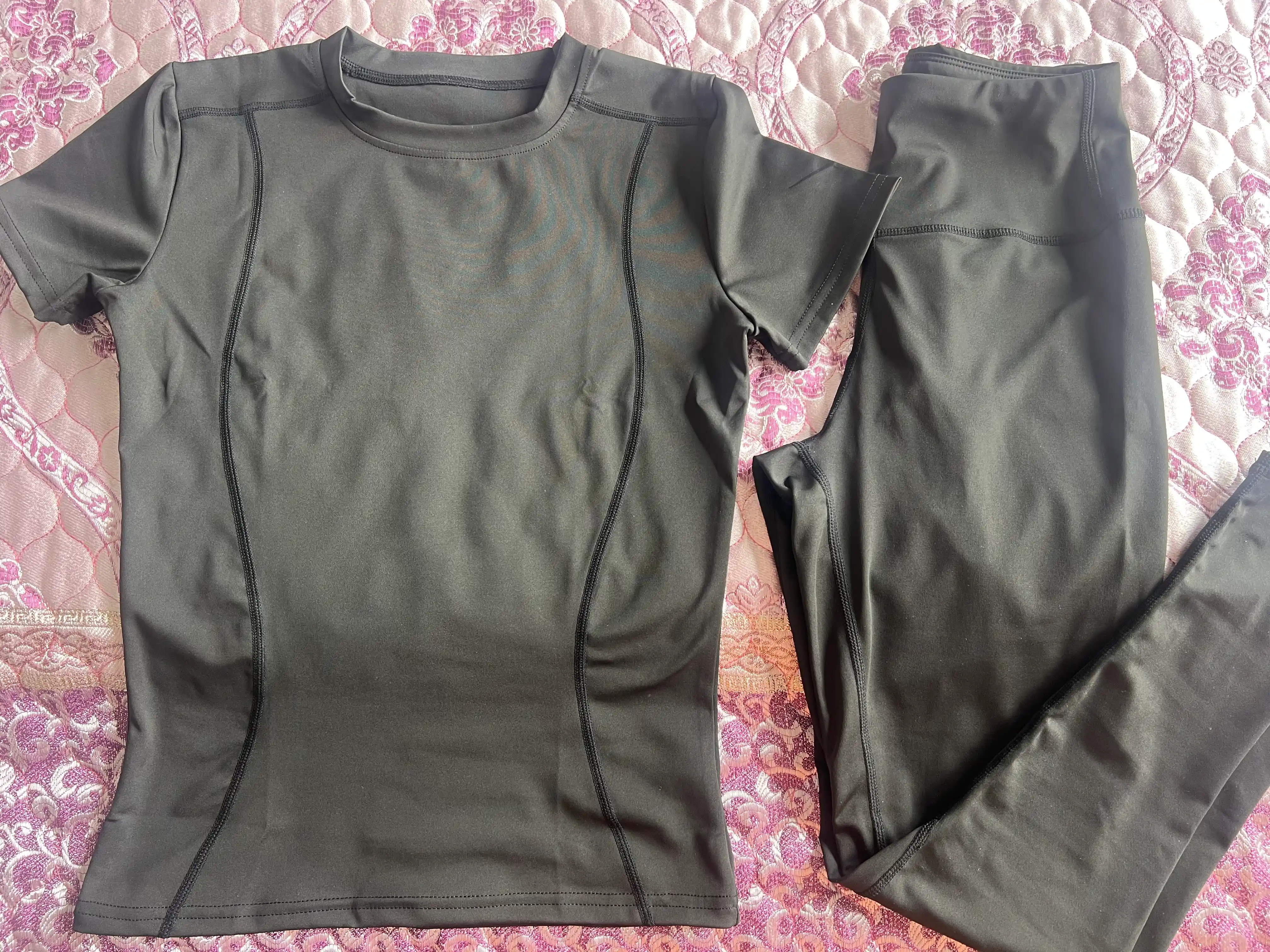 Ayollar futbolkasi Slimfit Kioko, ayollar sport rashgardi