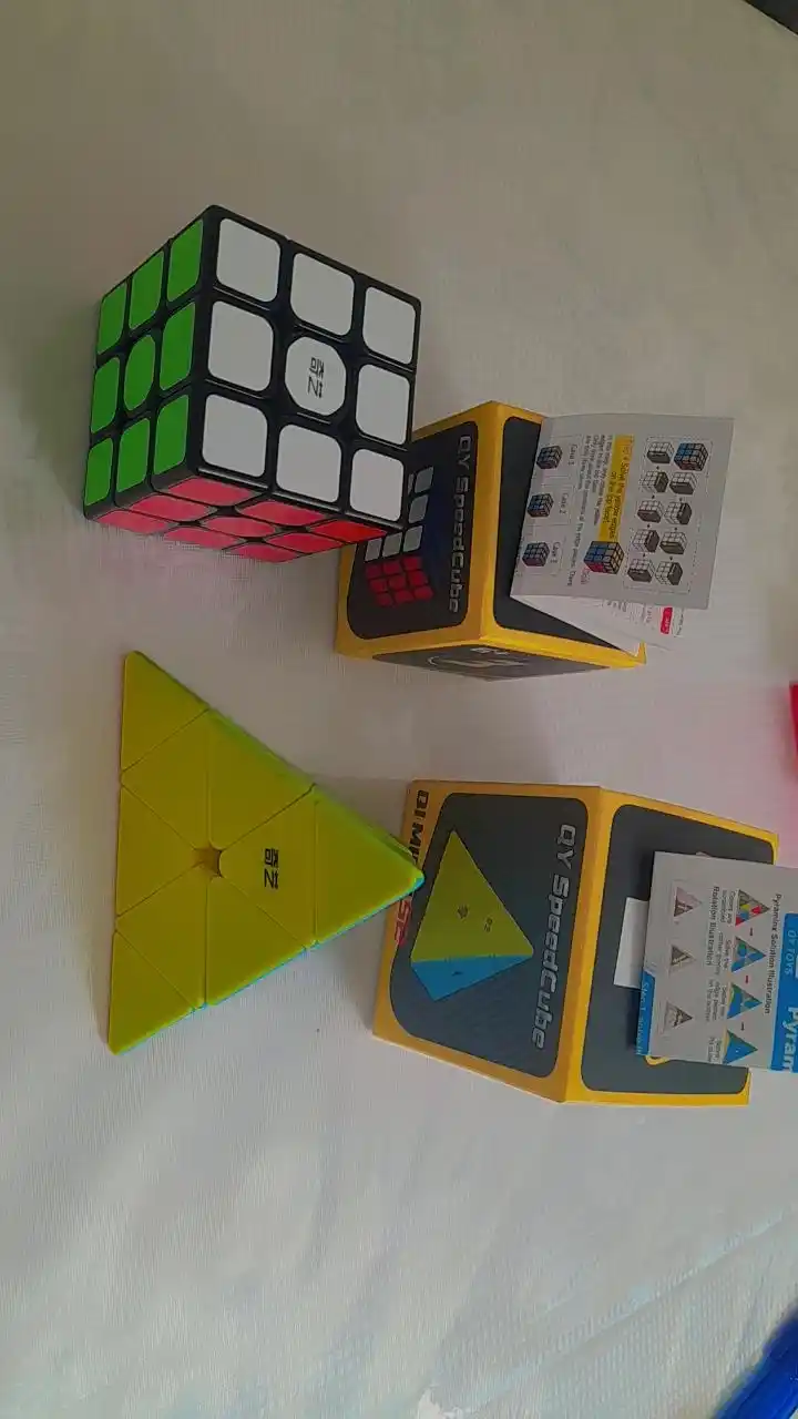 Rubik kubigi 3×3×3: QY Speedcube Warrior va MoYu MF8888