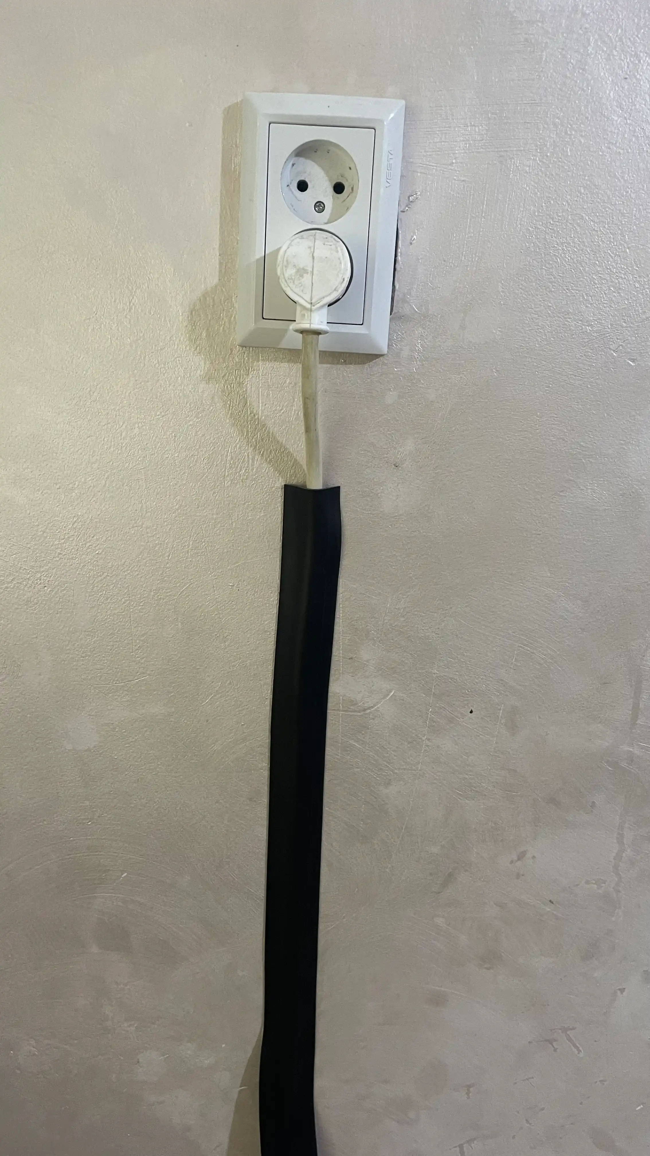 Simlar uchun yashirin kabel kanali o'zi yopishadigan 3 metr