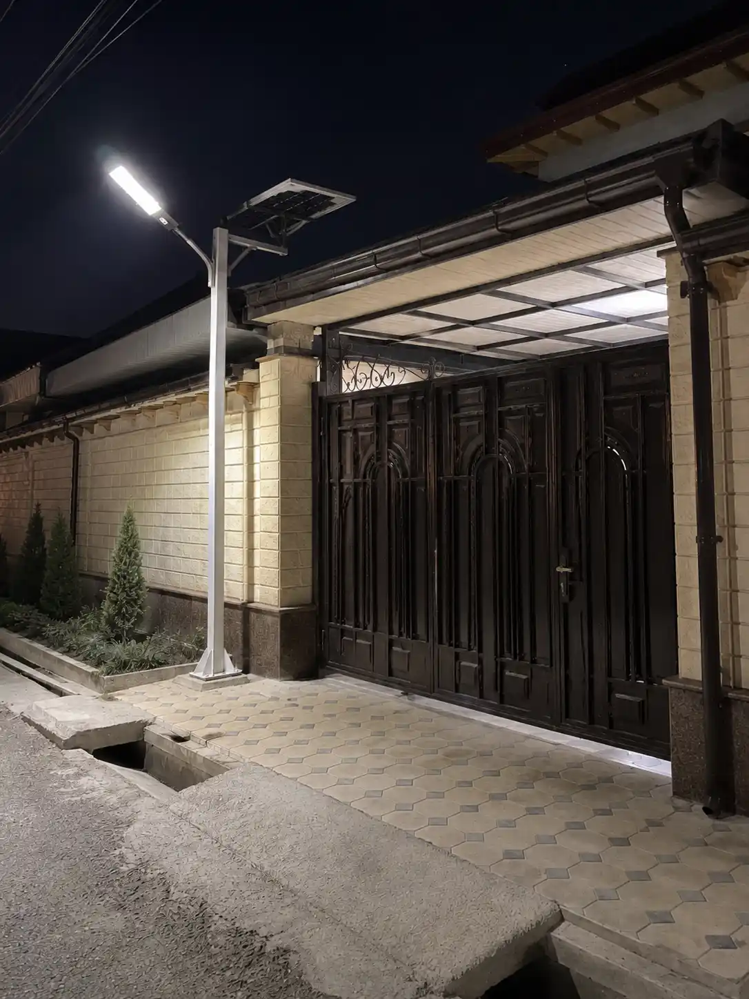 Солнечный уличный прожектор 200/300W IP67 с пультом 3 режима отдельная панель