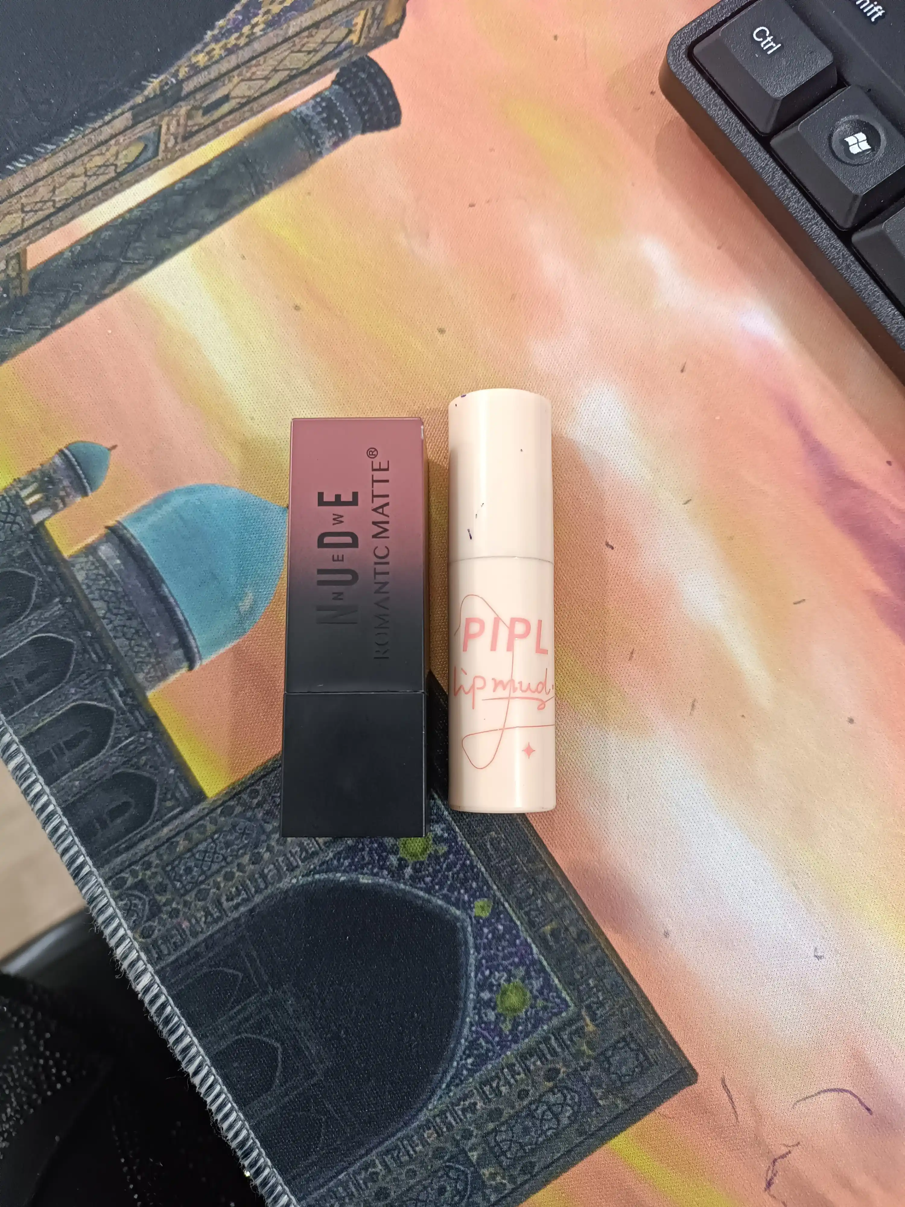 "NUDE" xira lab bo‘yog‘i