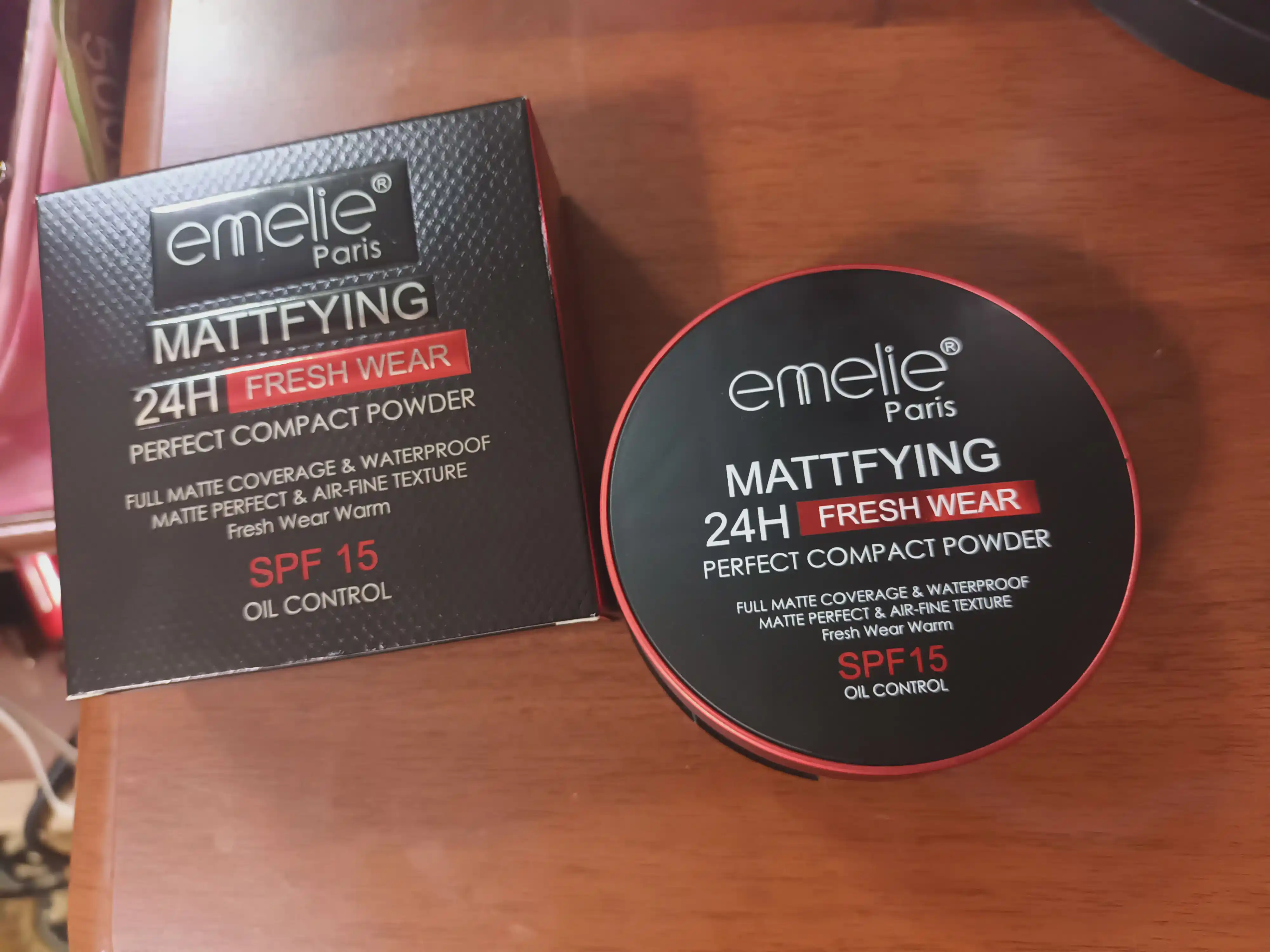Матовая пудра Emelie, 01 и 02, 2 в 1, матовый эффект на 24 часа, SPF 15