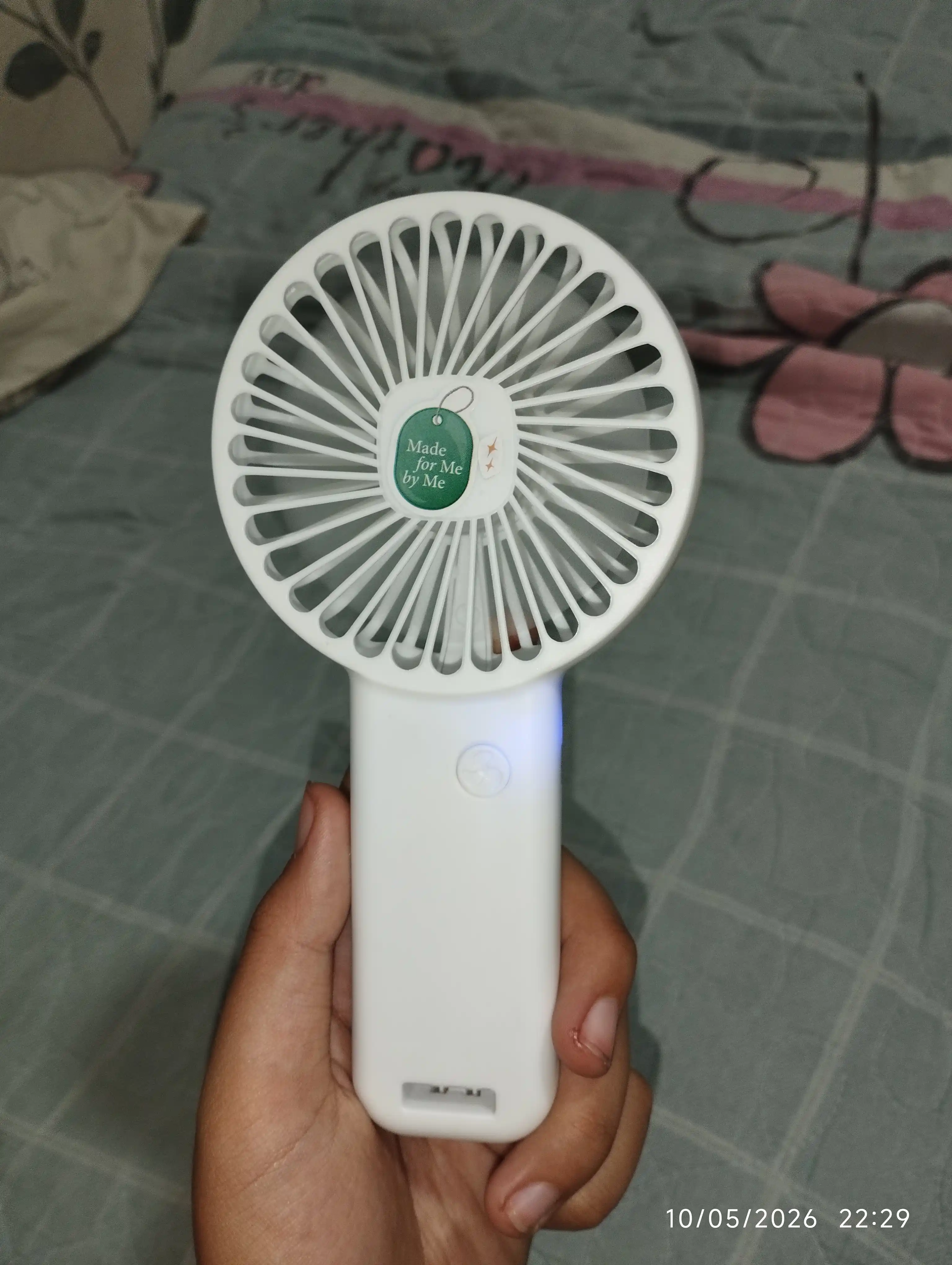 Universal mini ventilyator — qo‘l va stol uchun qulay USB portativ model