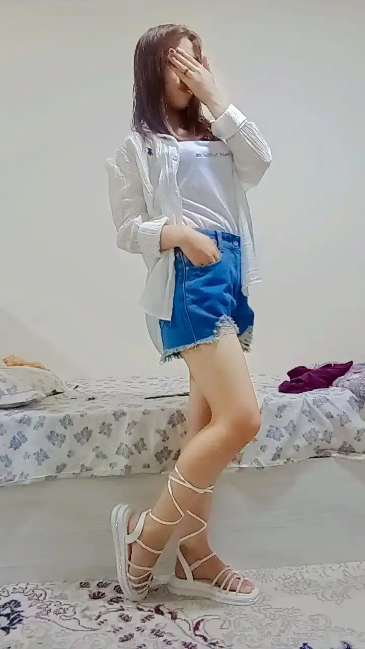 Ayollar yozgi shortigi, jinsi, yirtiqlari bor