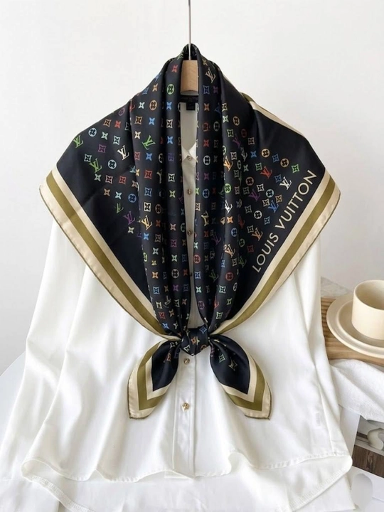 Ayollar uchun yozgi ipak ro'mol, yupqa va yengil, qora, 110×110 sm