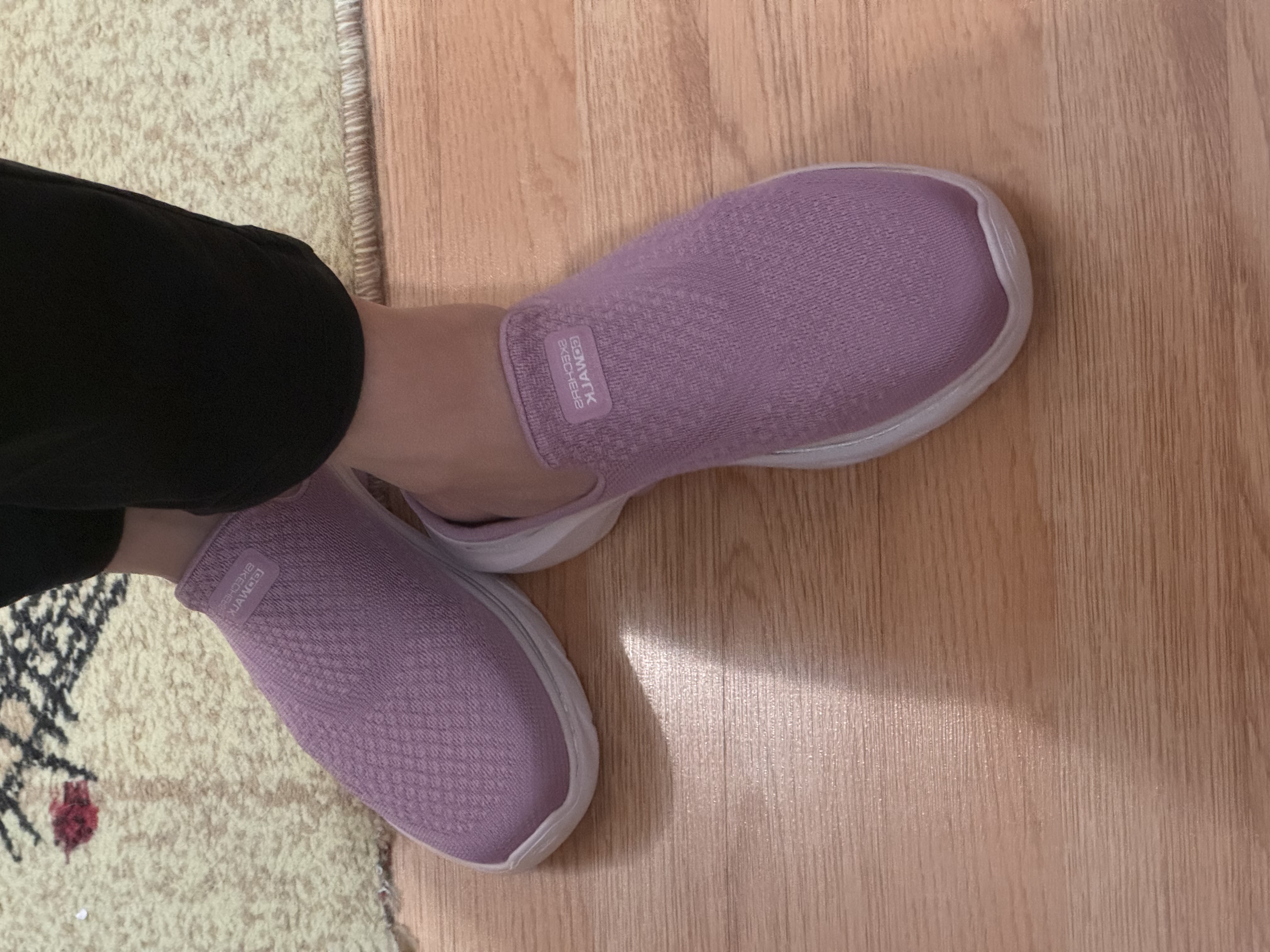 Слипоны женские Skechers GO Walk 7 без шнурков, с амортизацией, с вязаным верхом