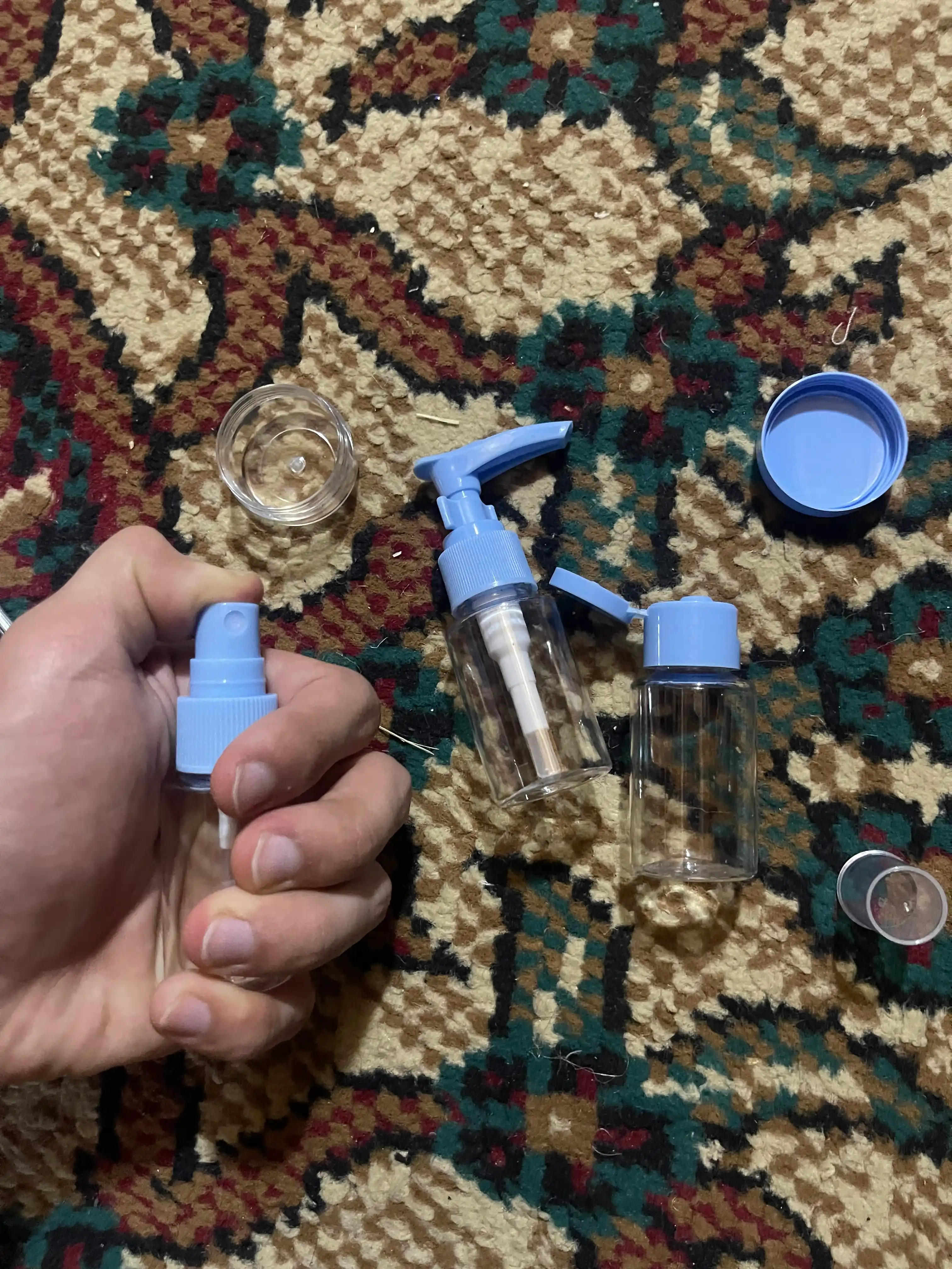 Sayohat uchun shishalar, sayohat flakonlari va sayohat idishlari to'plami, ko'p martalik