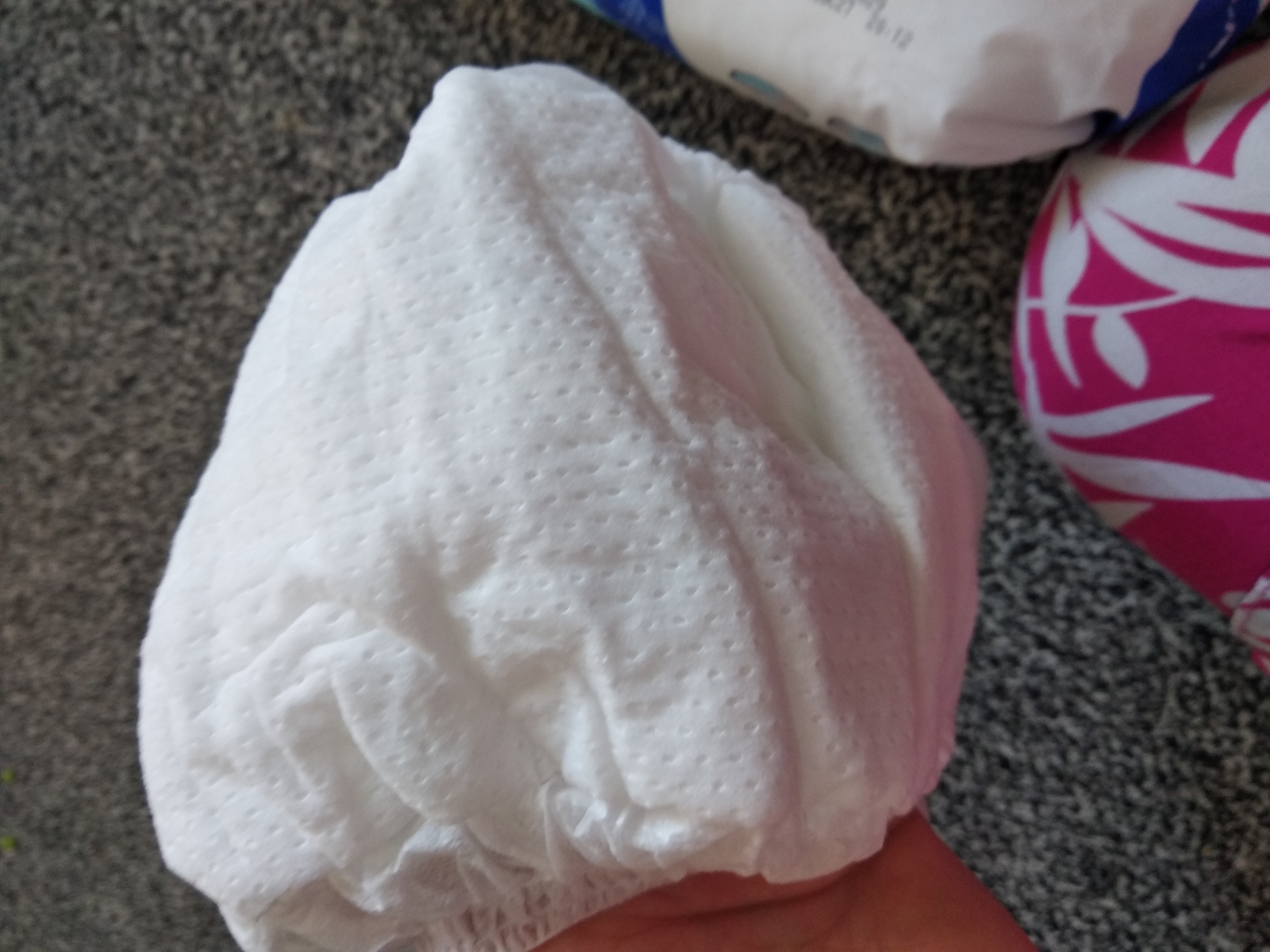 Mama znaet premium 5 xl o'lchamli trusikli tagliklar , 12-18 kg ,44 dona