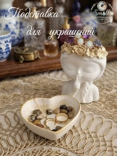 Прозрачный