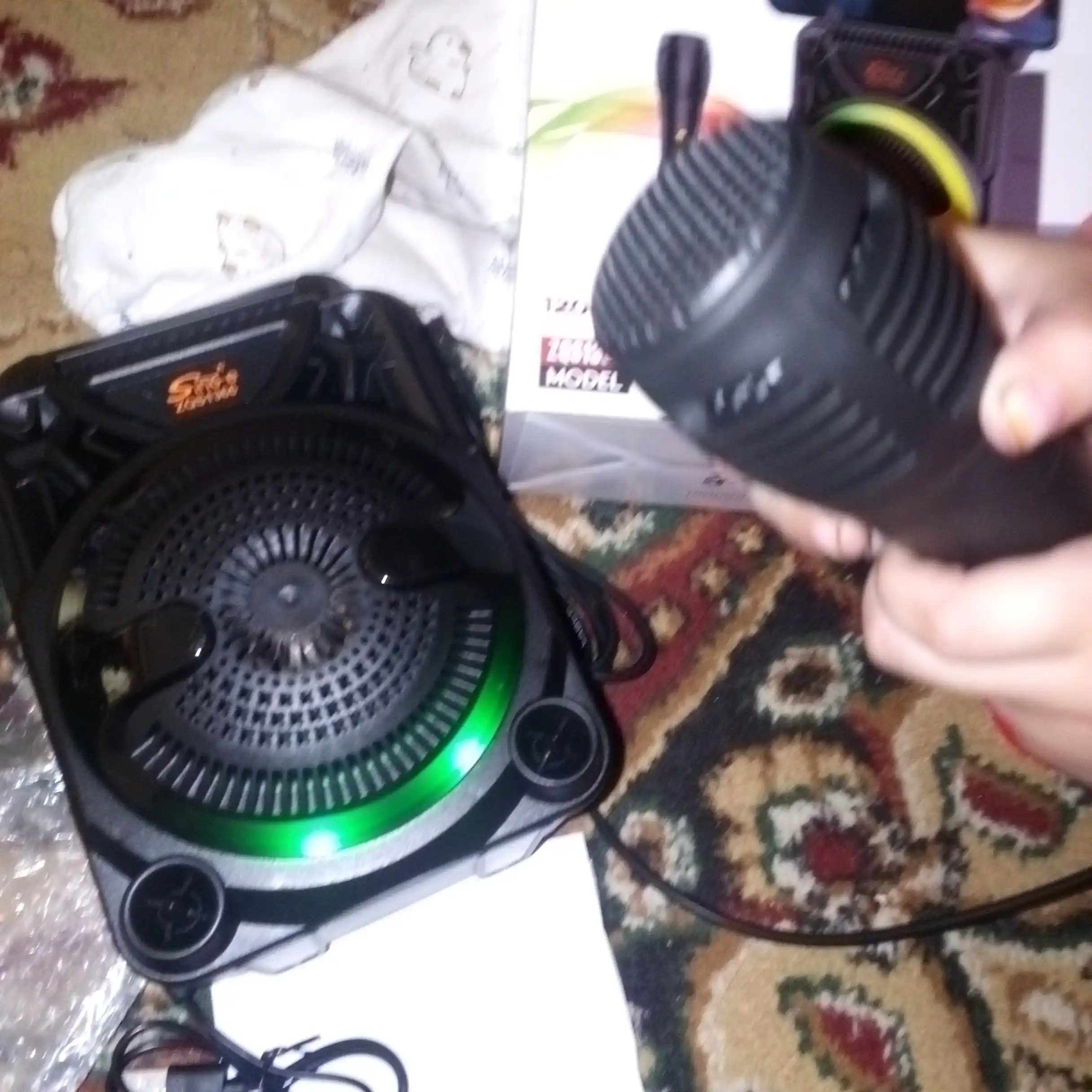Karaoke uchun mikrofonli FIDGO portativ Bluetooth kolonka