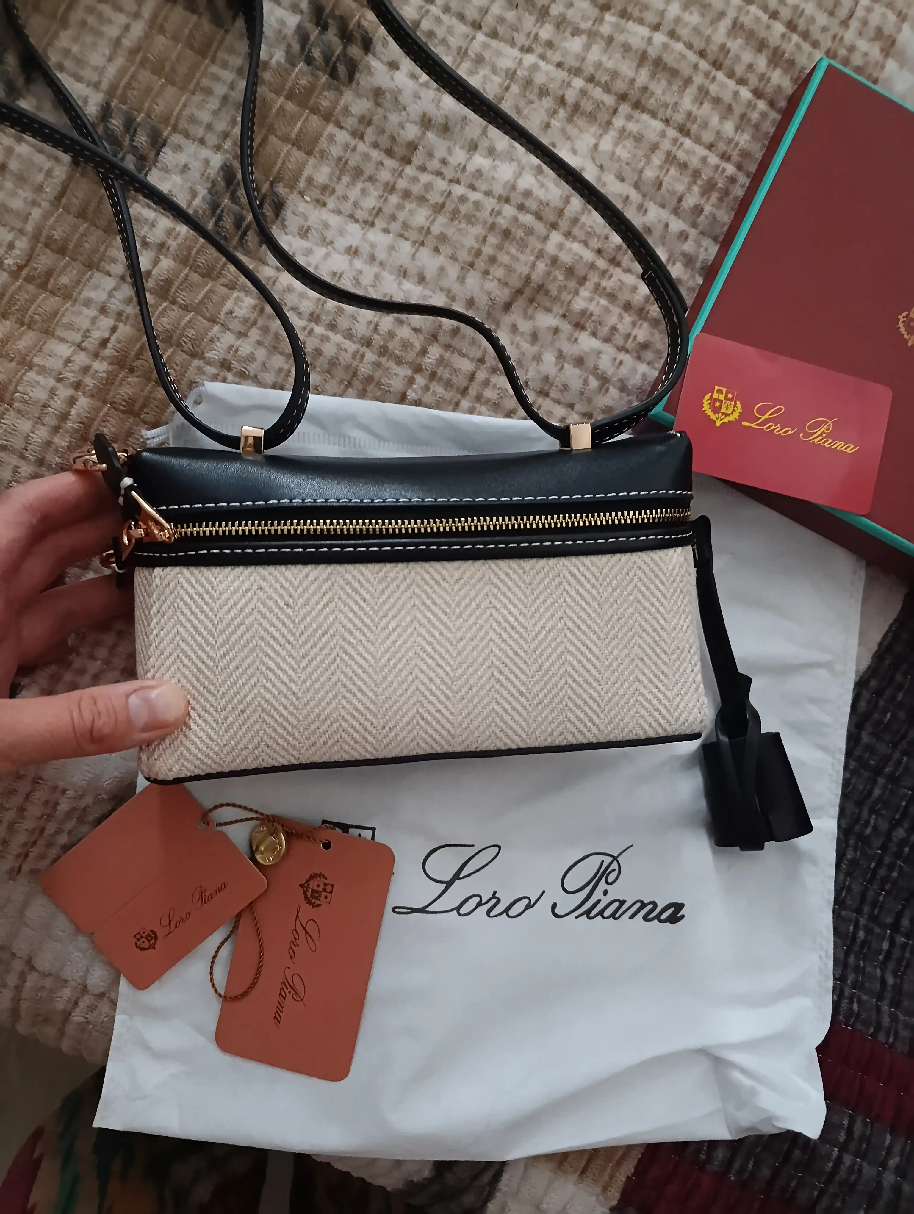 Ayollar uchun sumka Loro piano uslubida, cross-body