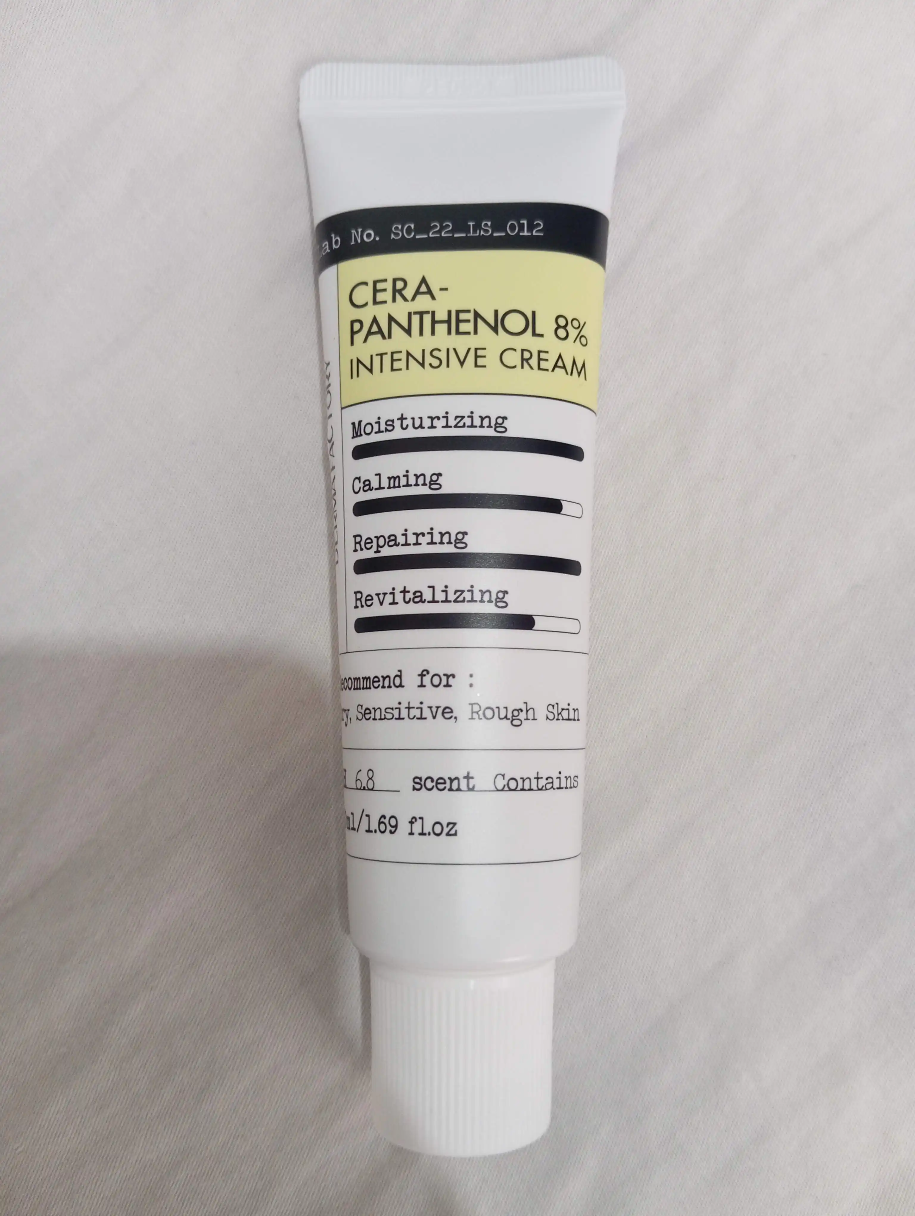 Yoshartiruvchi va namlantiruvchi krem DERMA FACTORY Cera-Panthenol 8% Intensive Cream