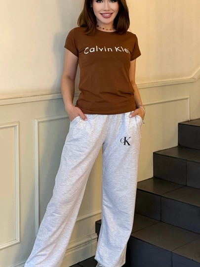 Женский костюм Calvin Klein двойка футболка и широкие брюки — FERUZA2-СК-КОРИЧН-Freesize