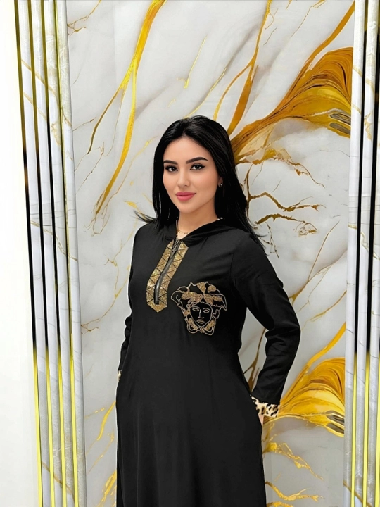 Ayollar uchun qora abaya ko‘ylagi, leopard a tillarang toshlar bilan bezatilgan, qalpoqli