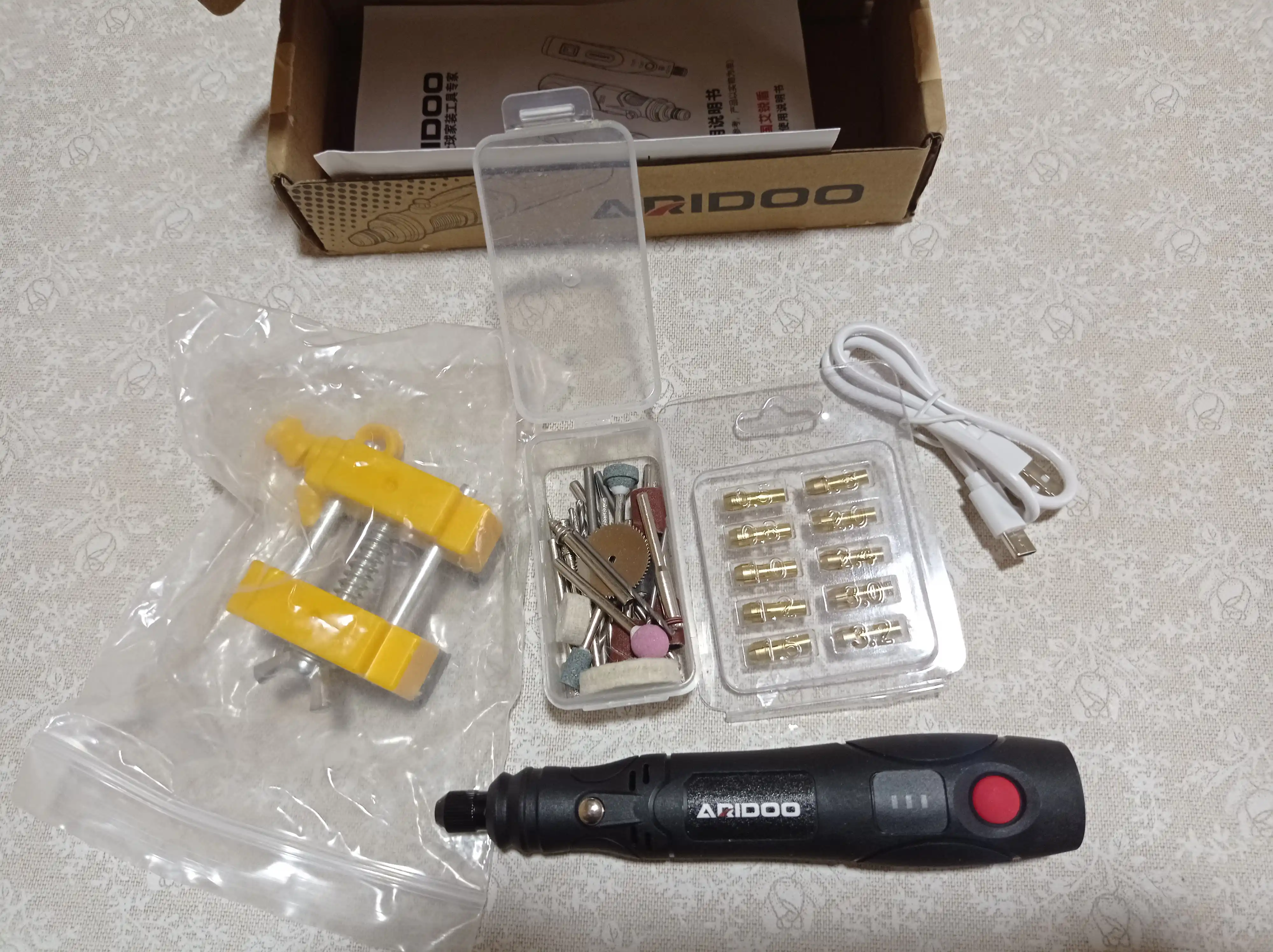 Ko'krakli elektr graver, 38 Vt, 27 dona ko'krak, 25000 vol./ min, 3 tezlik