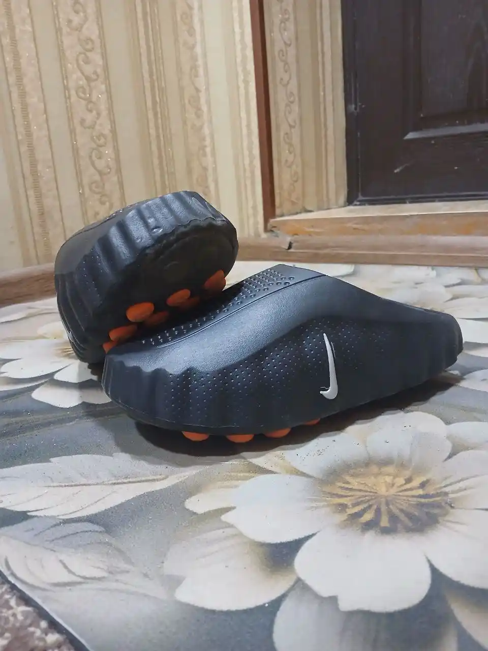 NIKE MIND 001 erkaklar shippaklari sport uchun maxsus. 1 Rzamer katta olish tavsiya etiladi