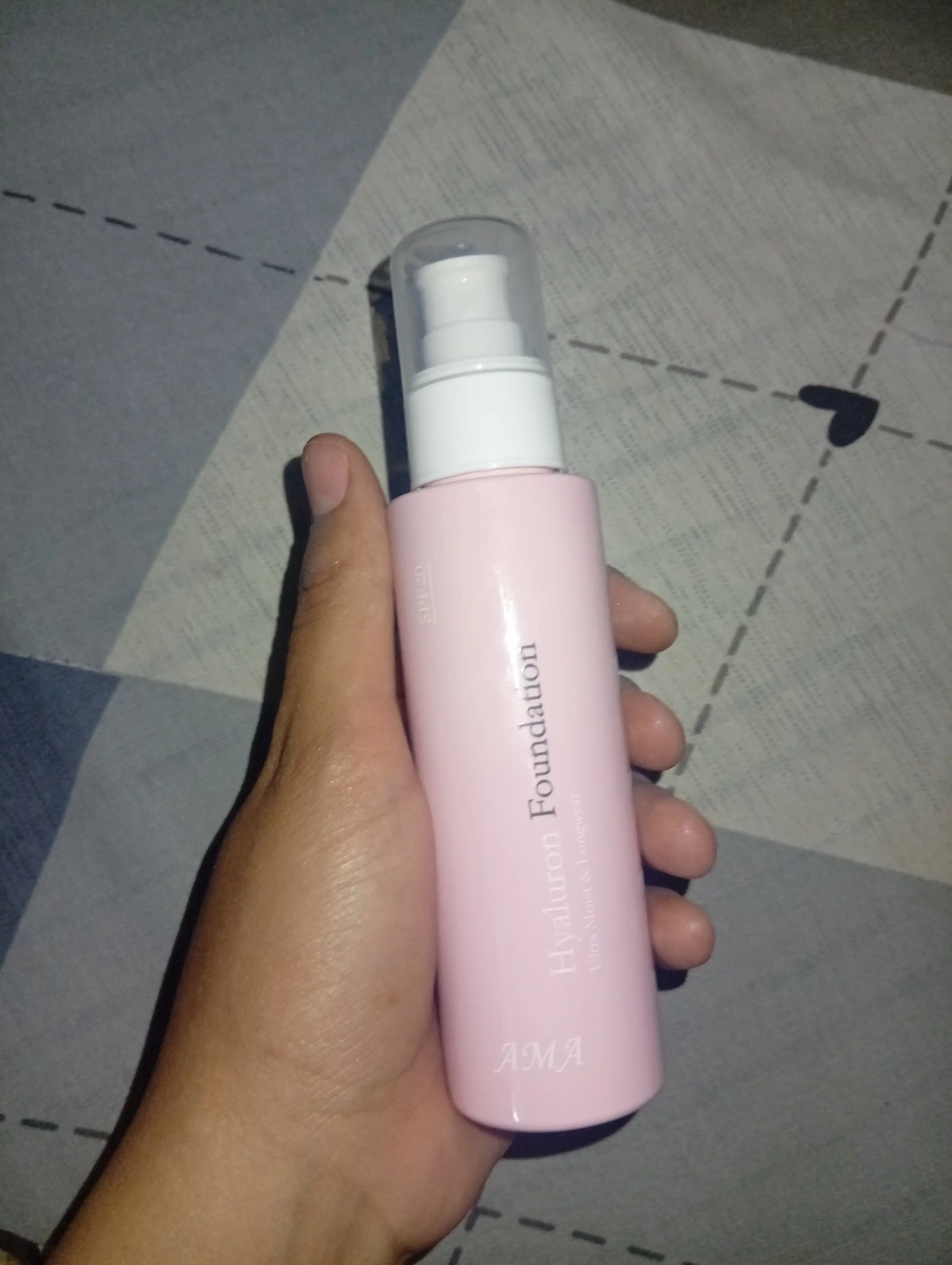 Tonal kremi AMA Hyaluron Foundation