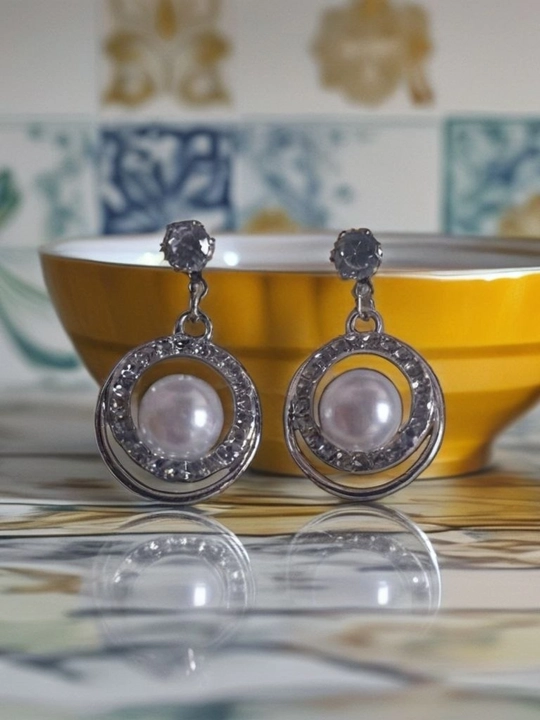 Серьги женские с жемчугом - сережки конго с кристаллами, акцентная бижутерия Amadora