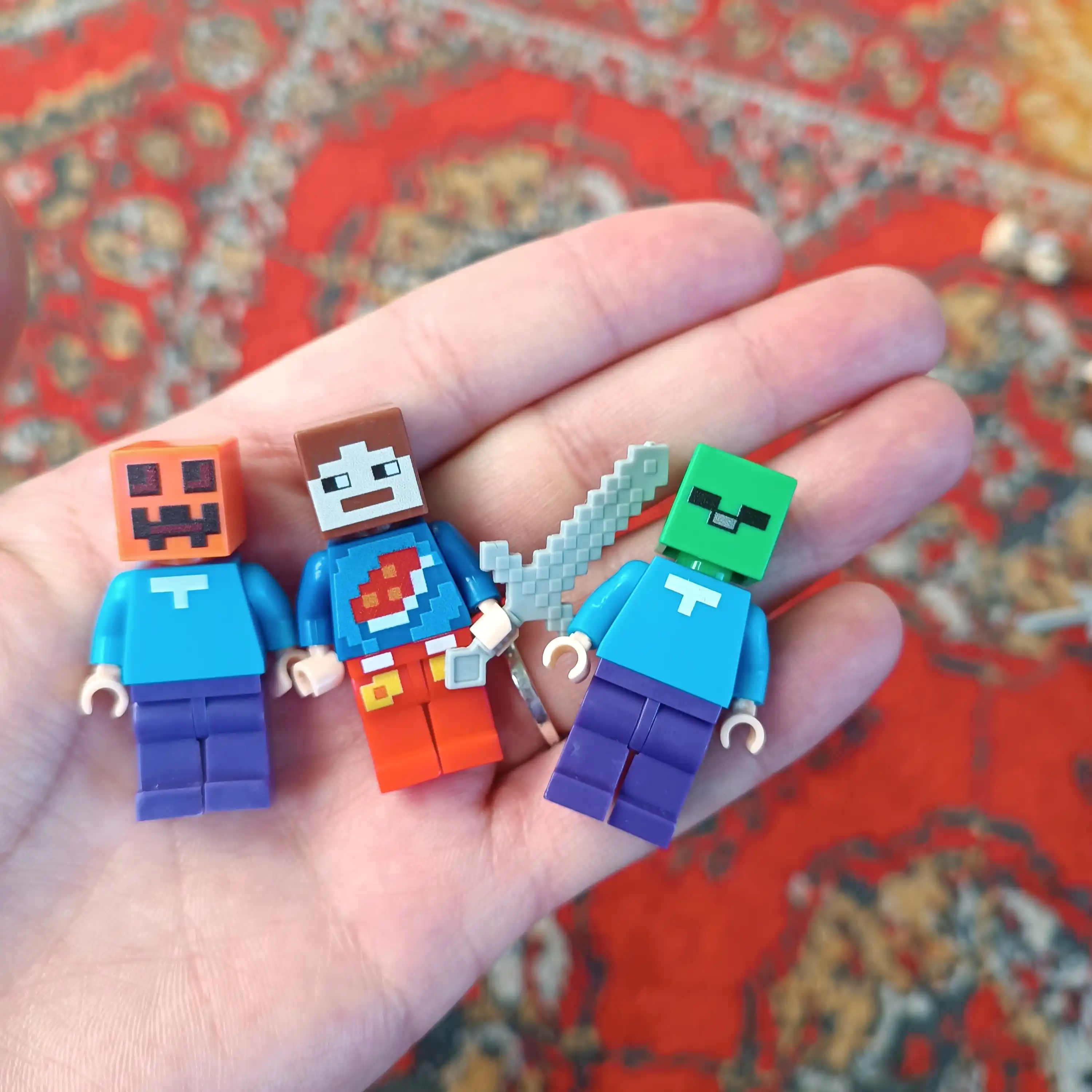 Minecraft va Roblox konstruktor o'yinchoqlar to'plami bolalar uchun figurkalar