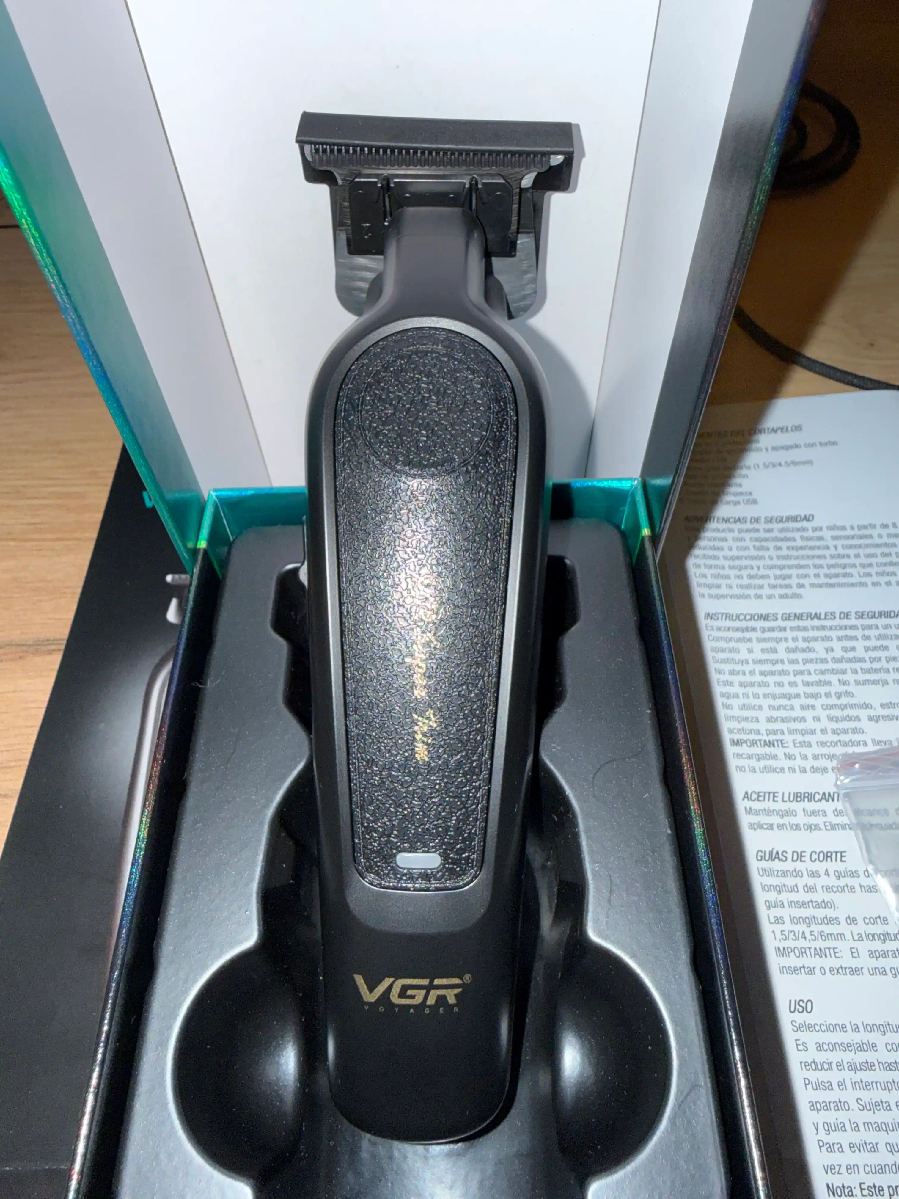 VGR V-995 — профессиональный триммер для стрижки волос и бороды