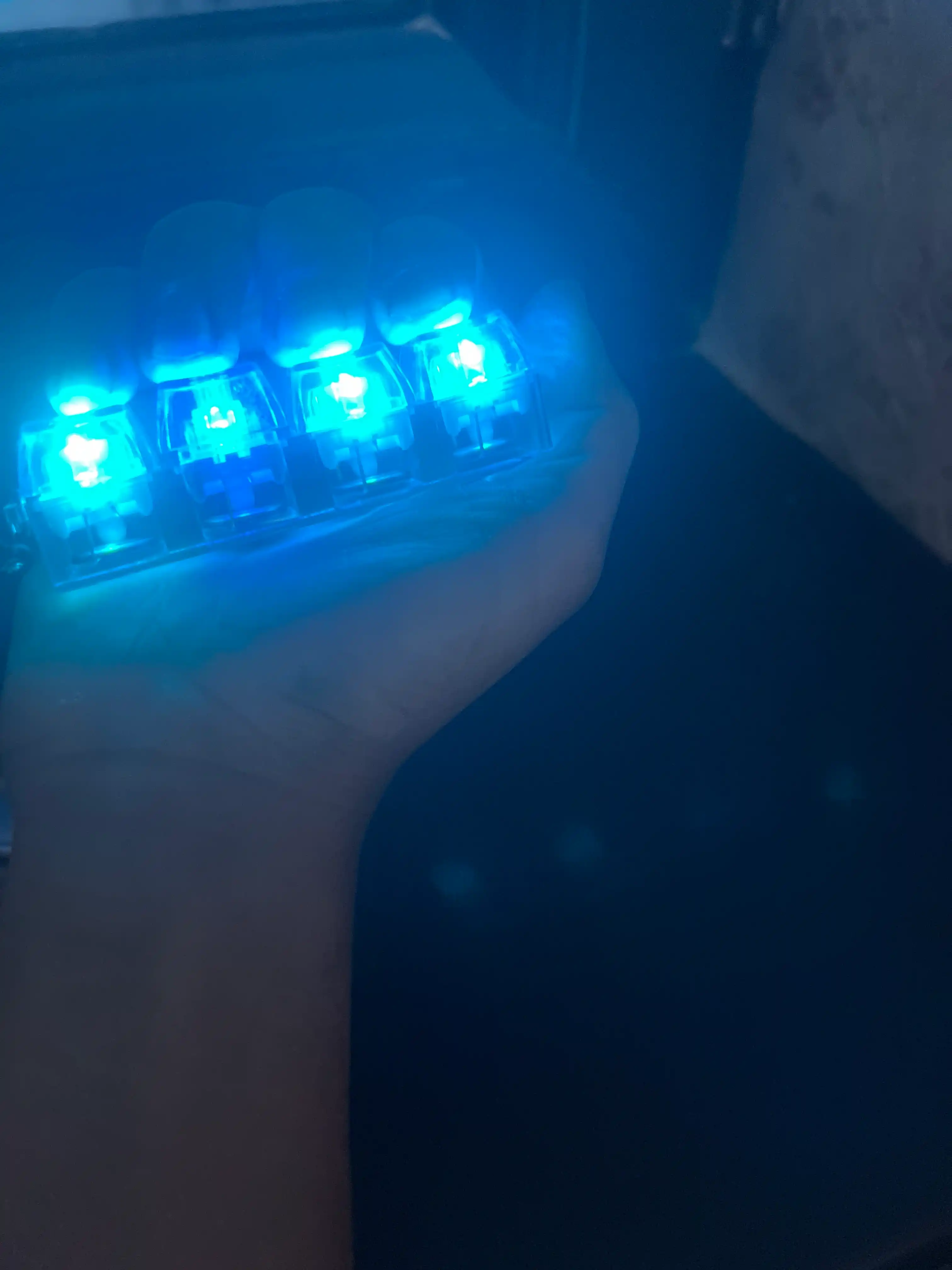 Антистресс брелок-клавиатура — гаджет с RGB-подсветкой для концентрации внимания