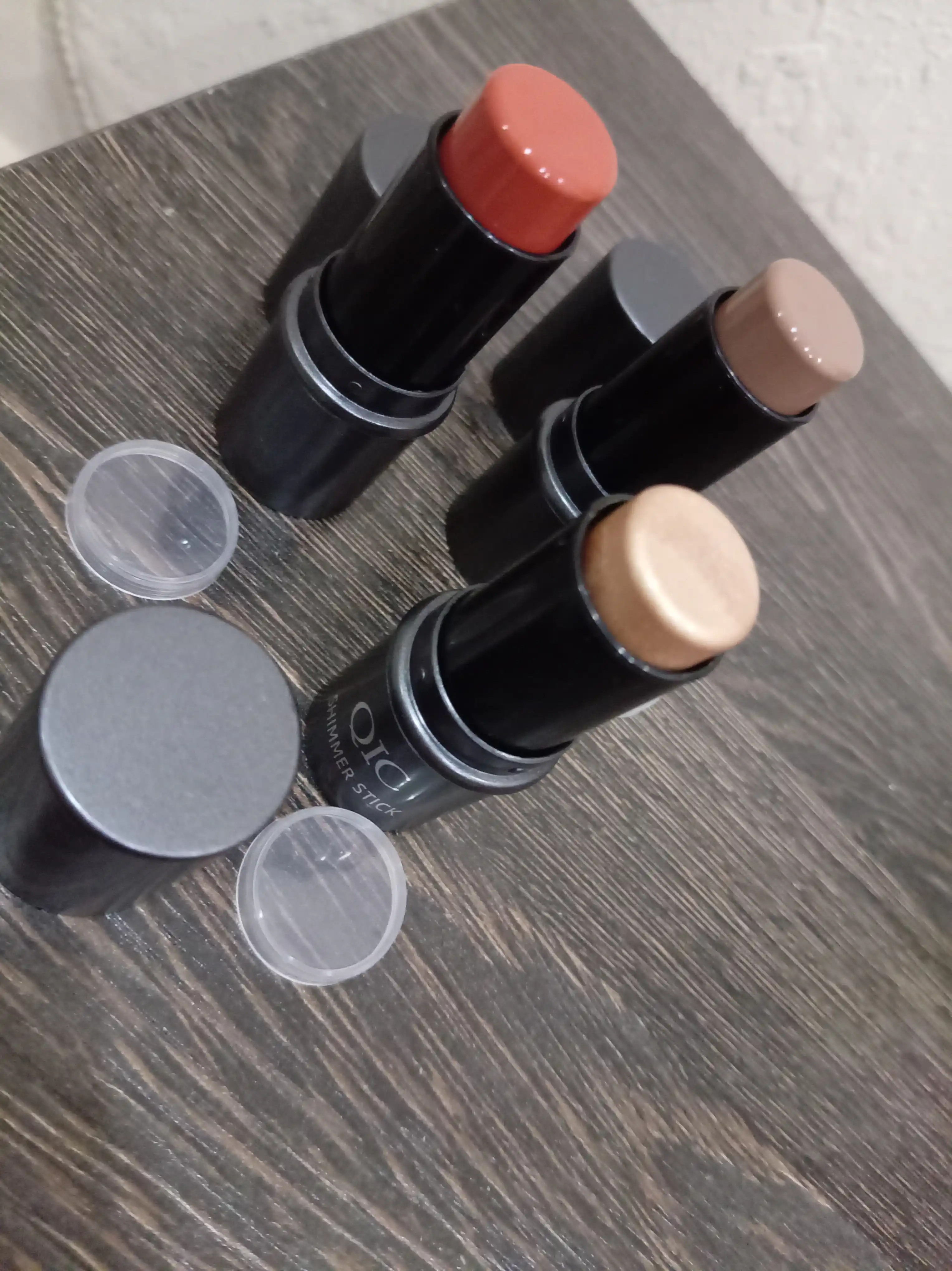 Контуринг стик QIC Shimmer Stick кремовый консилер бронзер хайлайтер 3в1 набор для лица