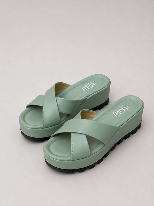 Ayollar uchun qalin taglikli shippaklar Motif (Turkiya), platformali sandal