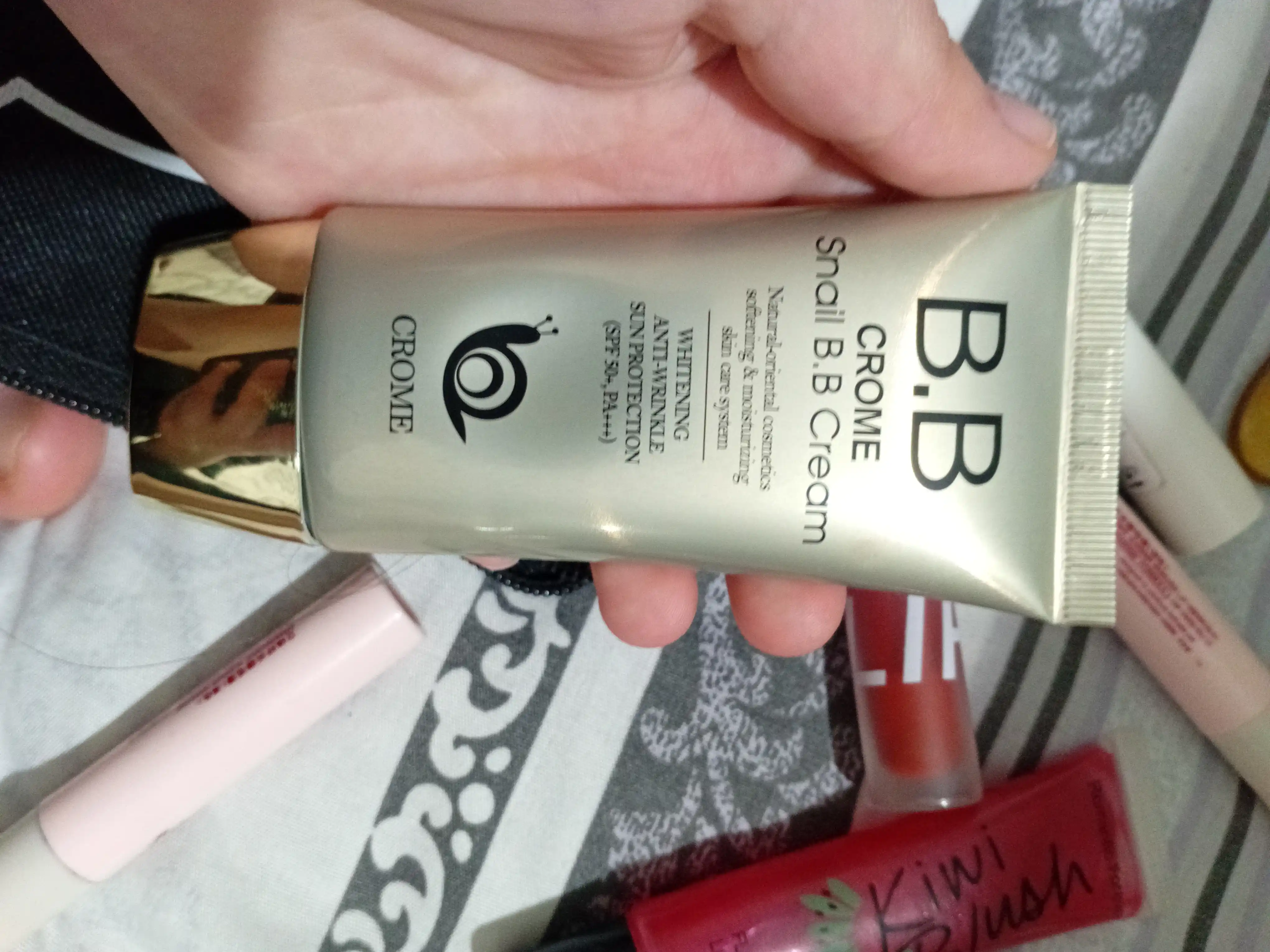 Ko'p funksiyali oqartiruvchi tonal krem BB krem Crome Snail SPF 50+, 50 ml