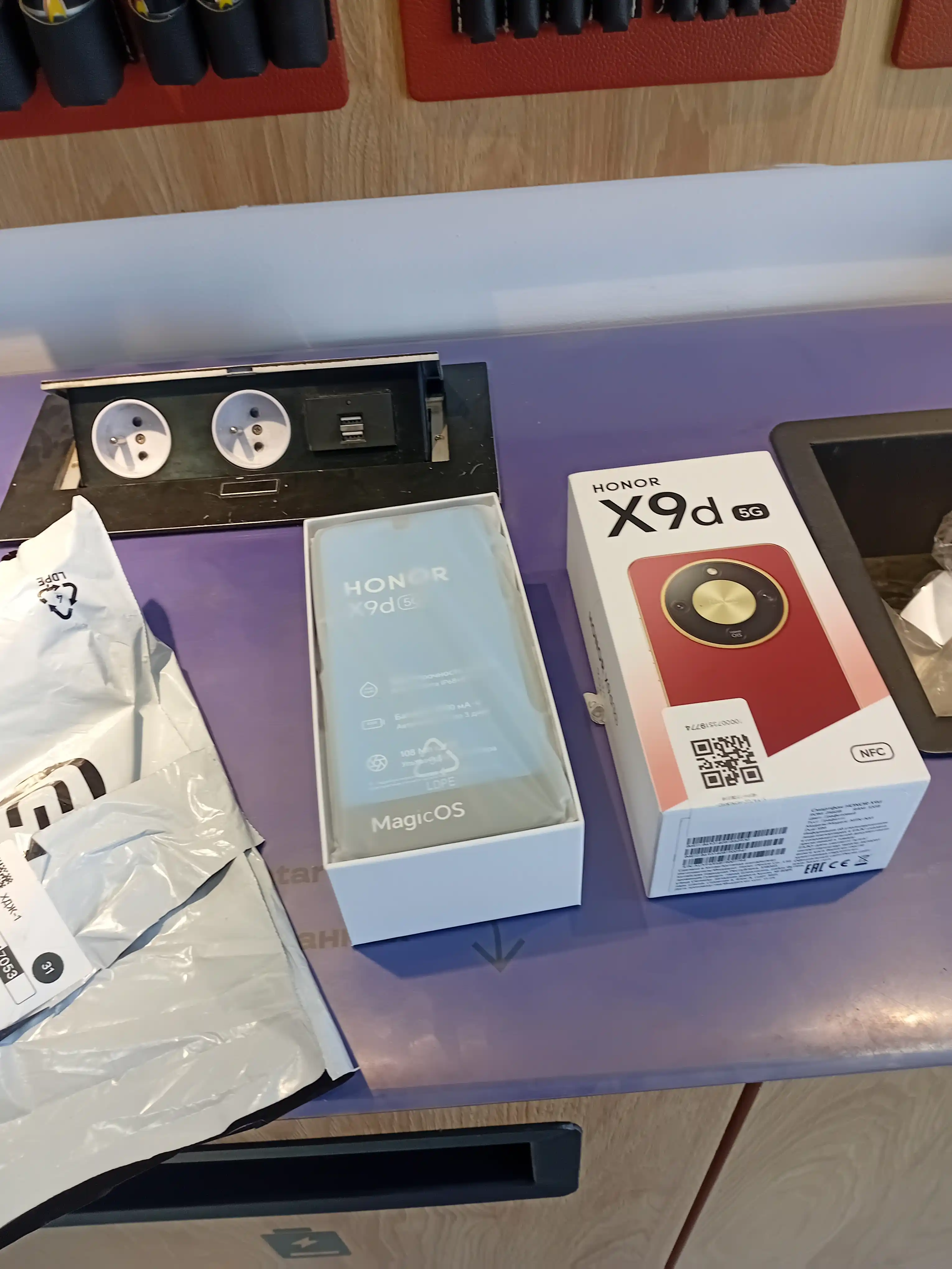 Смартфон HONOR X9d 5G 6.79" AMOLED, Snapdragon 6 Gen 4, 108 Мп, 8300 мА·ч
