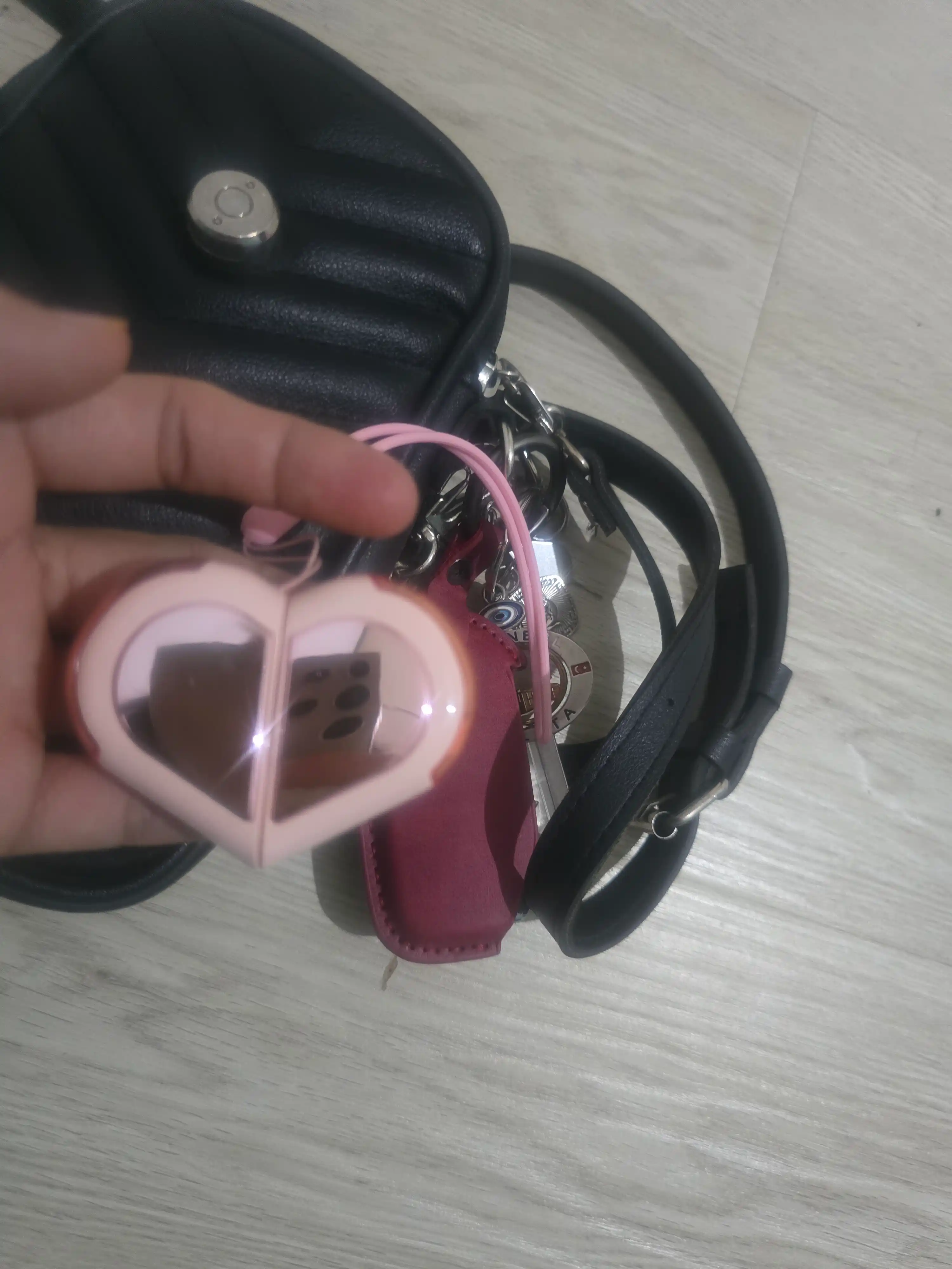 Uzoq muddatli quvvatga ega, aylanuvchi yurak shaklidagi Bluetooth quloqchinlar