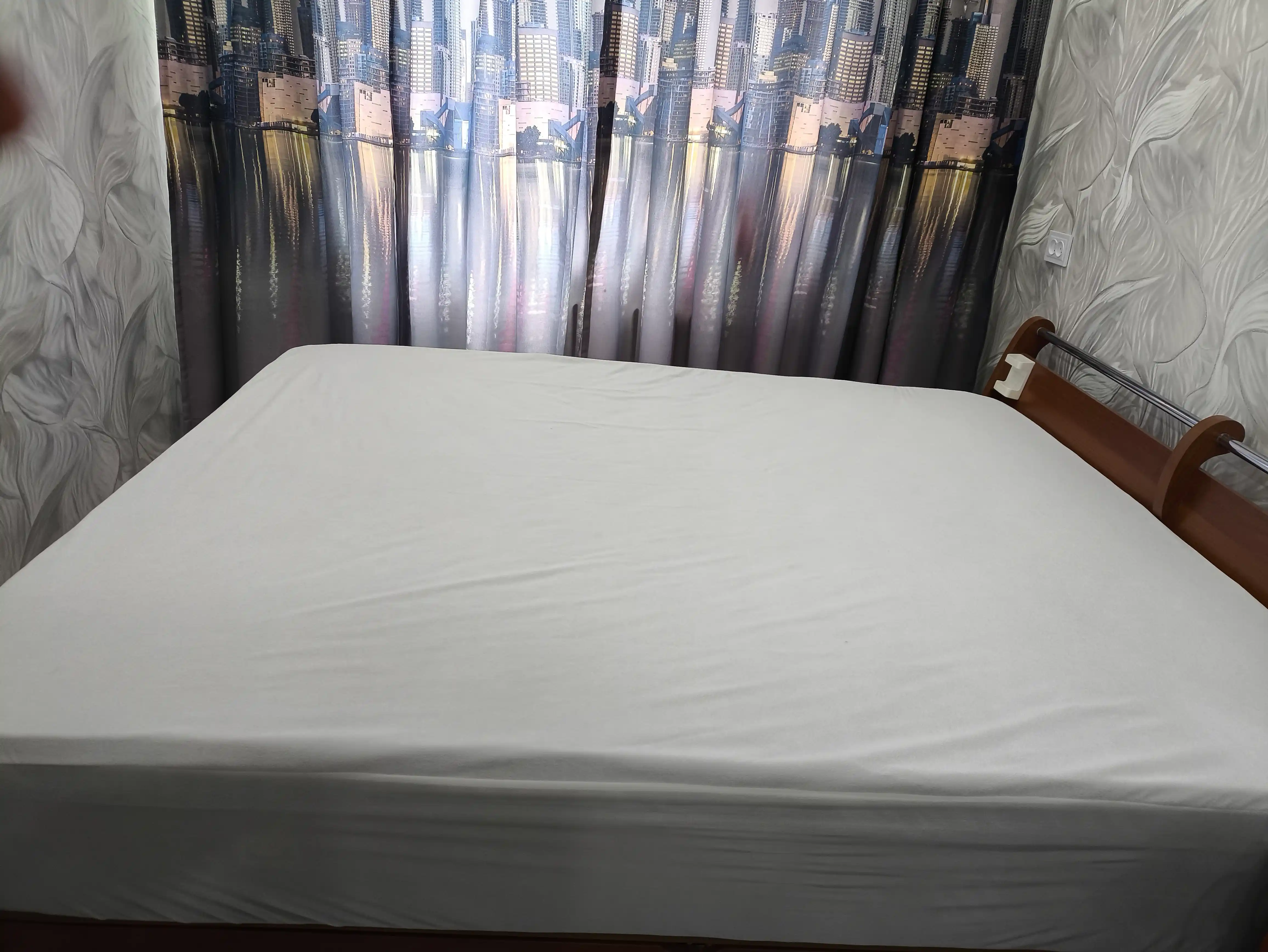 Nam o'tkazmaydigan matras g'ilofi, rezinkali va bortli, o'lchamlari: 160x200 va 180x200