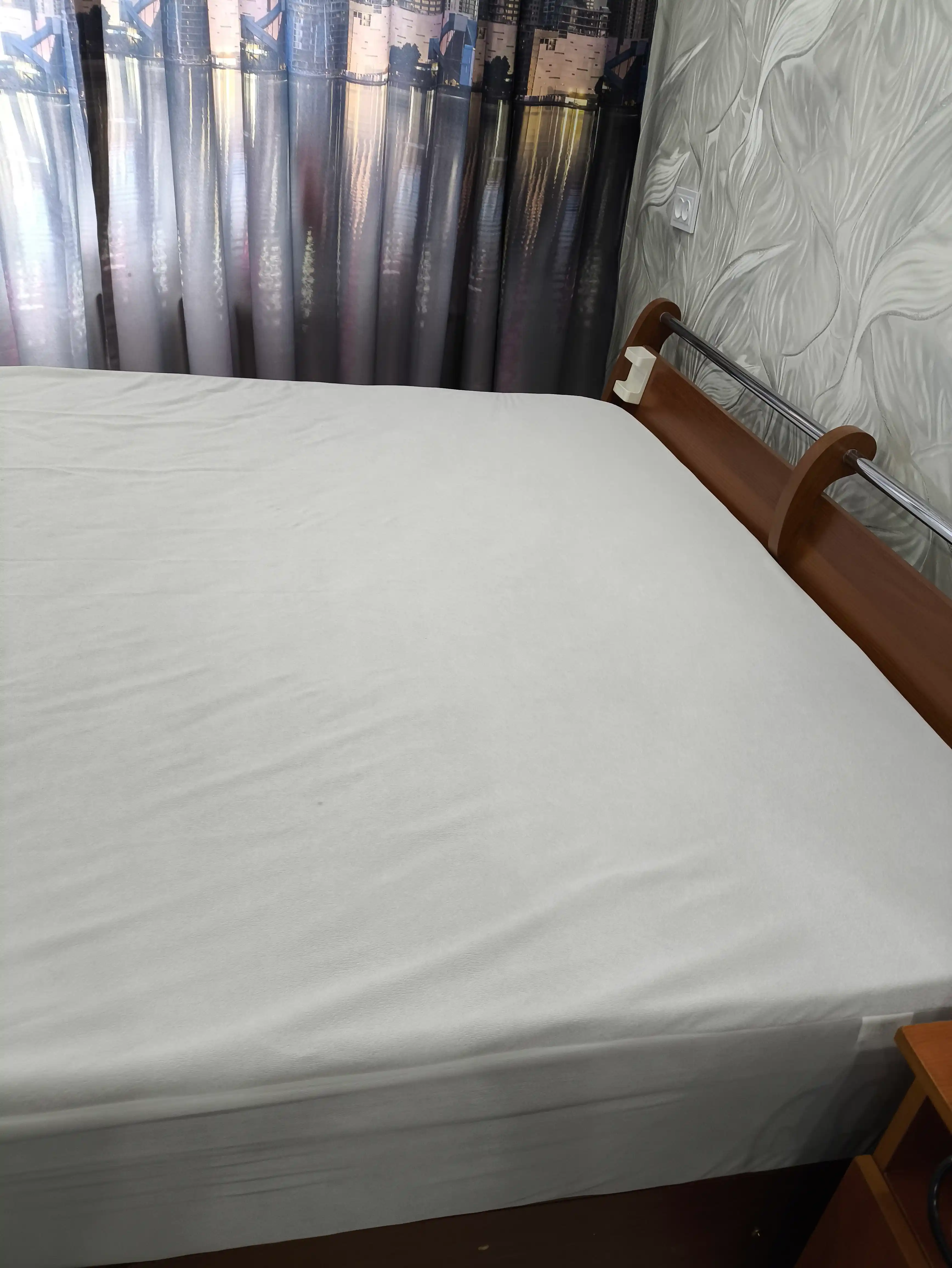 Nam o'tkazmaydigan matras g'ilofi, rezinkali va bortli, o'lchamlari: 160x200 va 180x200