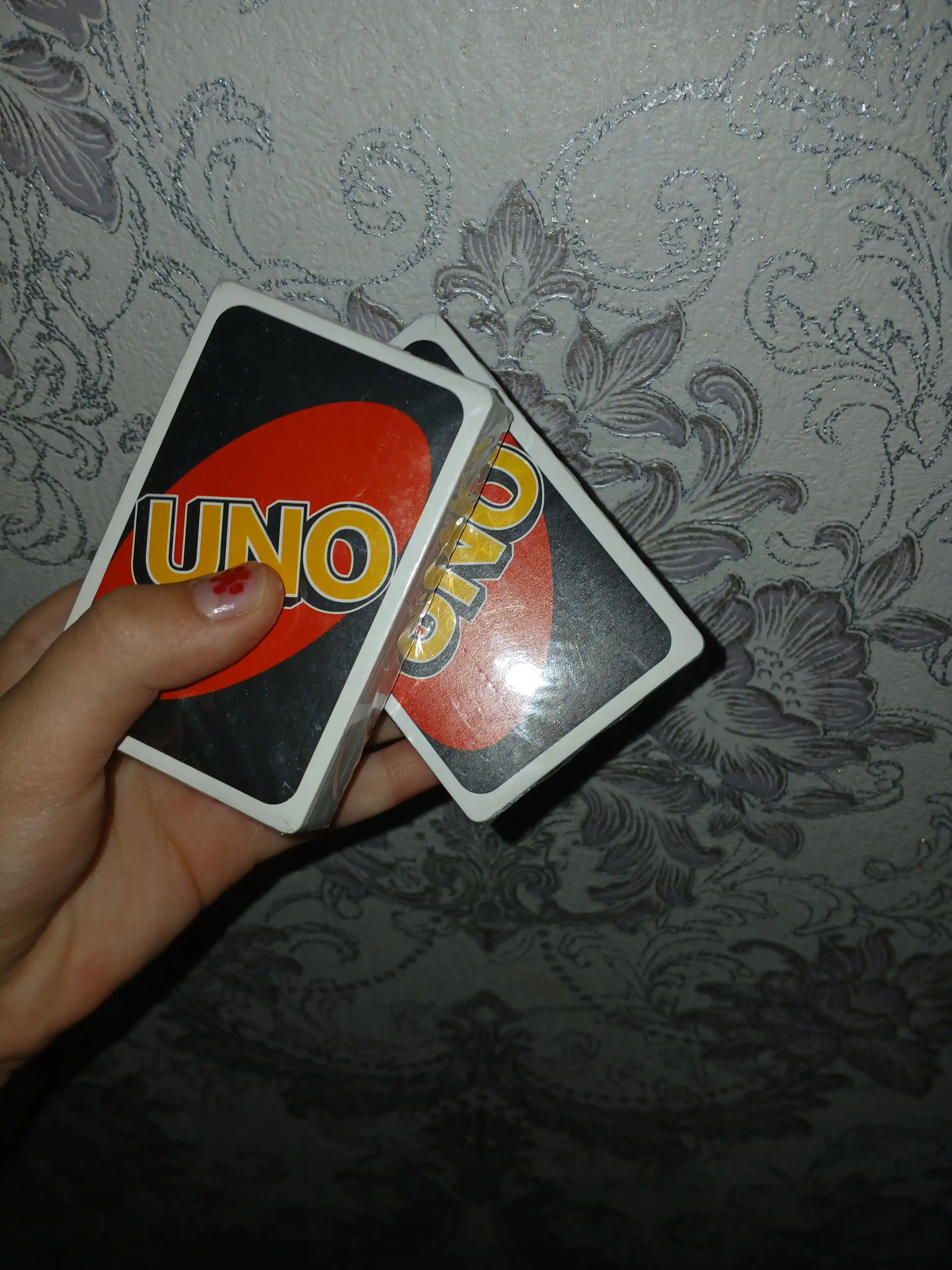 UNO karta o‘yini — oila uchun, 2–10 o‘yinchi, 7 yoshdan