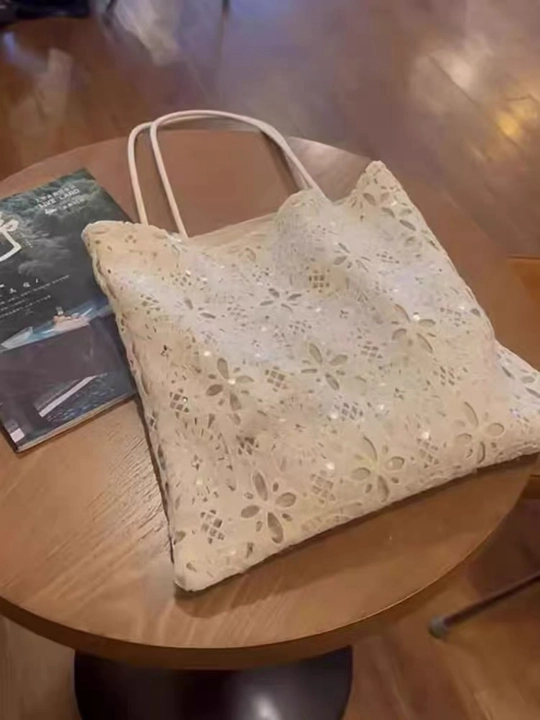 Katta sig‘imli tote sumka – oq, dantelli, yaltiroq, frantsuz uslubi