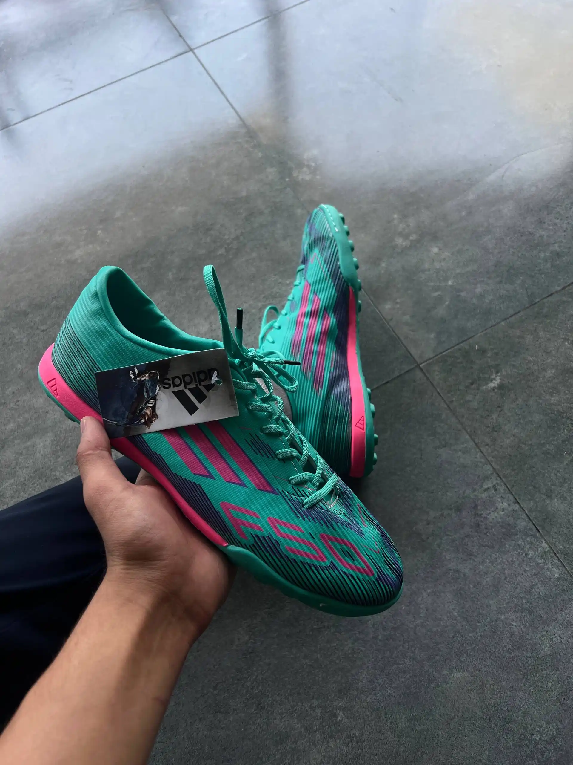 Futbol butsa sarakanoshkalar— sun'iy maydon uchun F50, Airzoom, Pridator