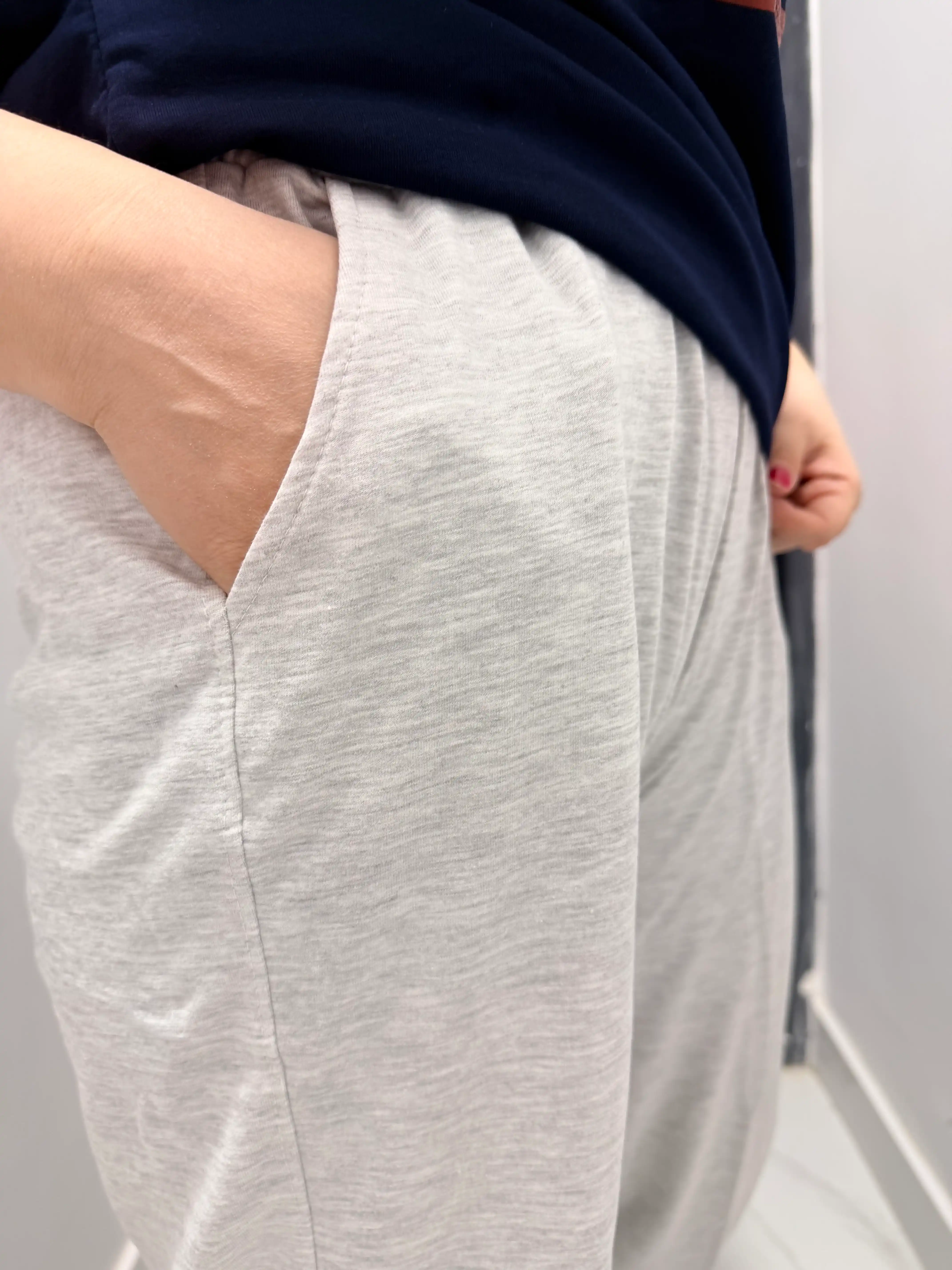 Ayollar uchun zamonaviy ikki qismli kostyumi – oversize va qulay modellar to`plami