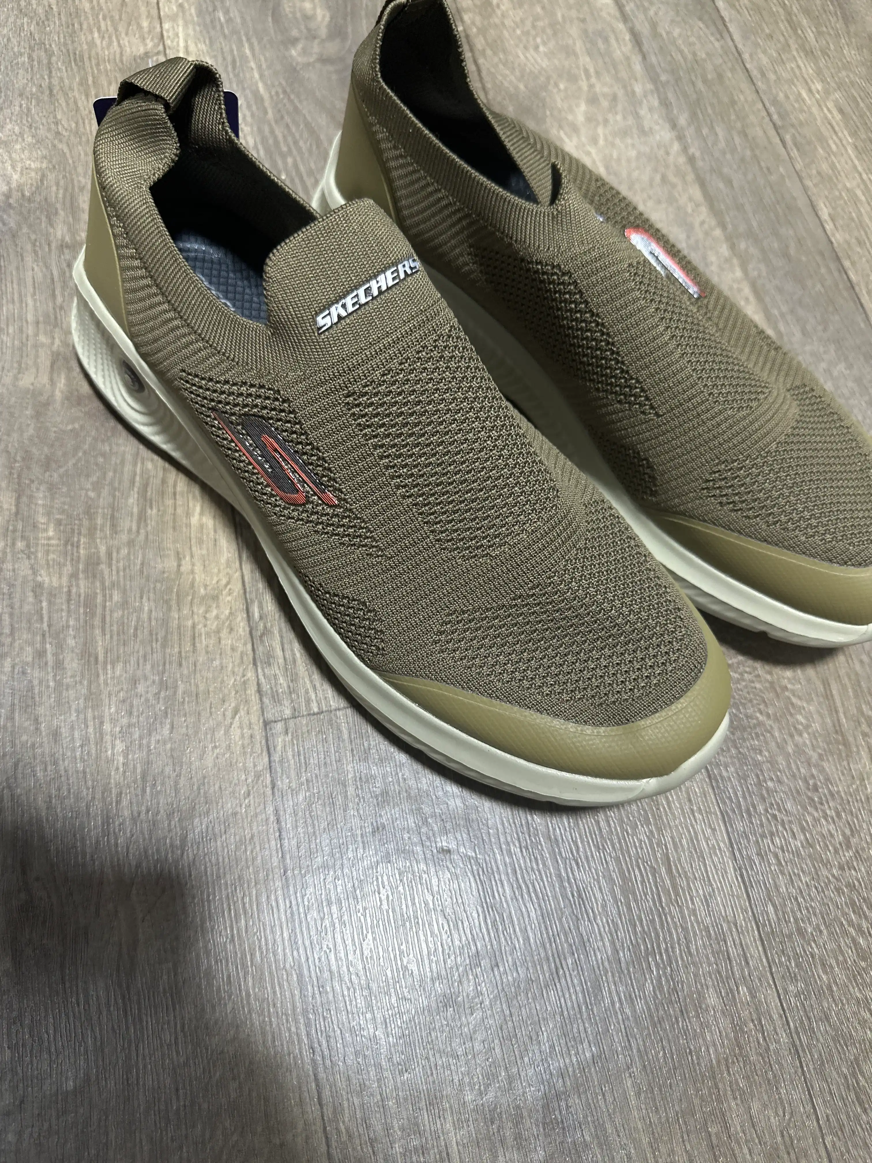 Erkaklar slip-onlari, to'rli, yozgi